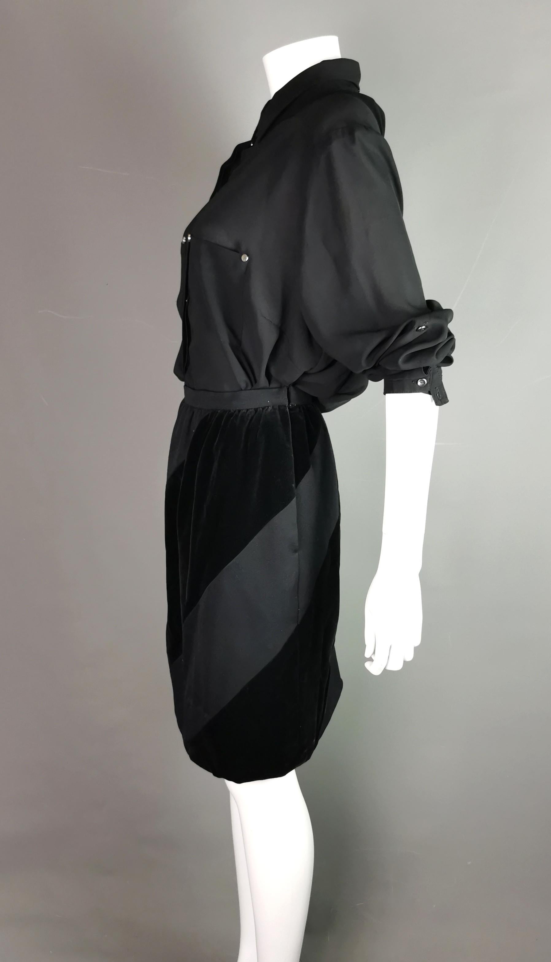 Vintage Valentino black velvet and wool skirt  In Good Condition For Sale In NEWARK, GB
