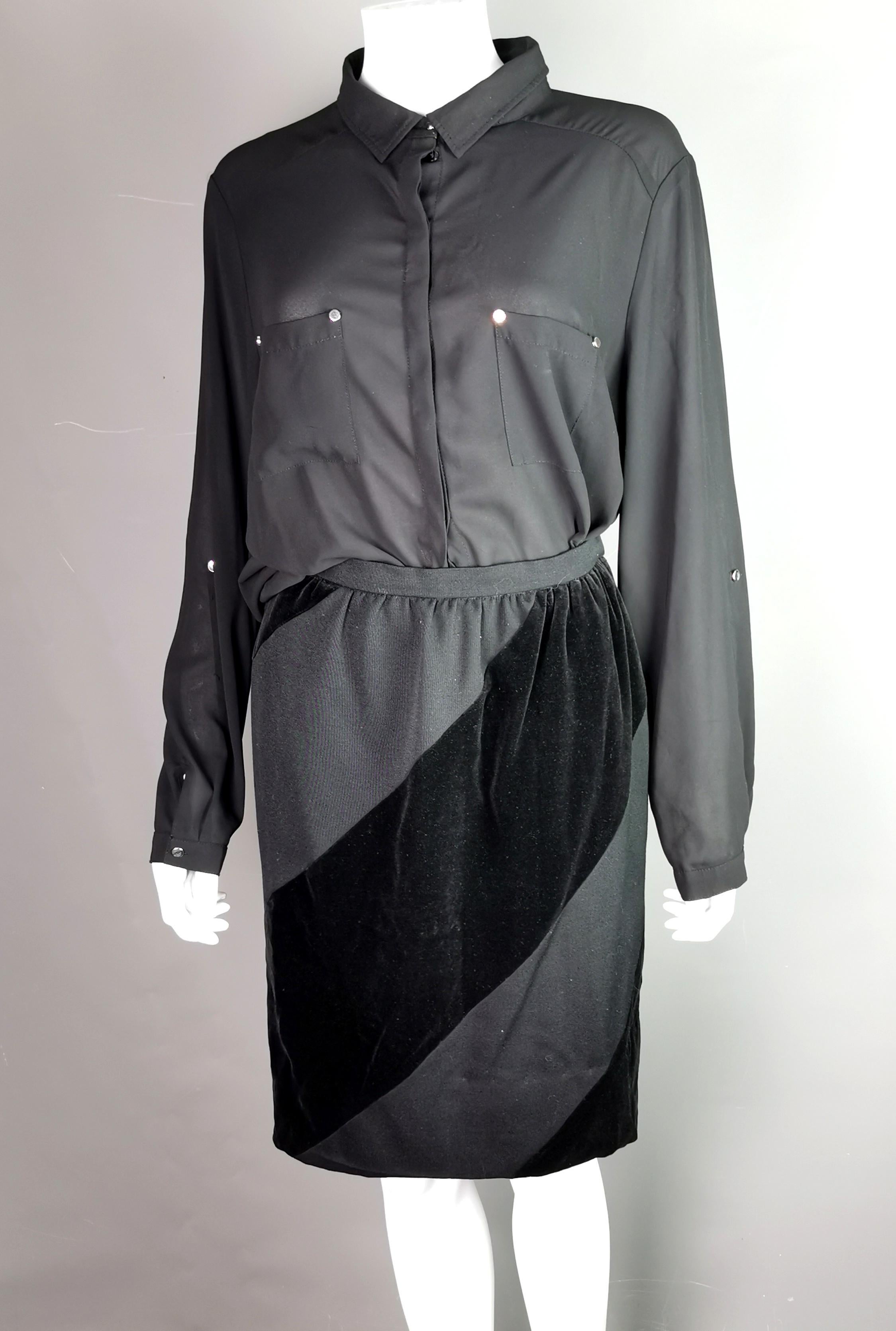 Women's Vintage Valentino black velvet and wool skirt  For Sale