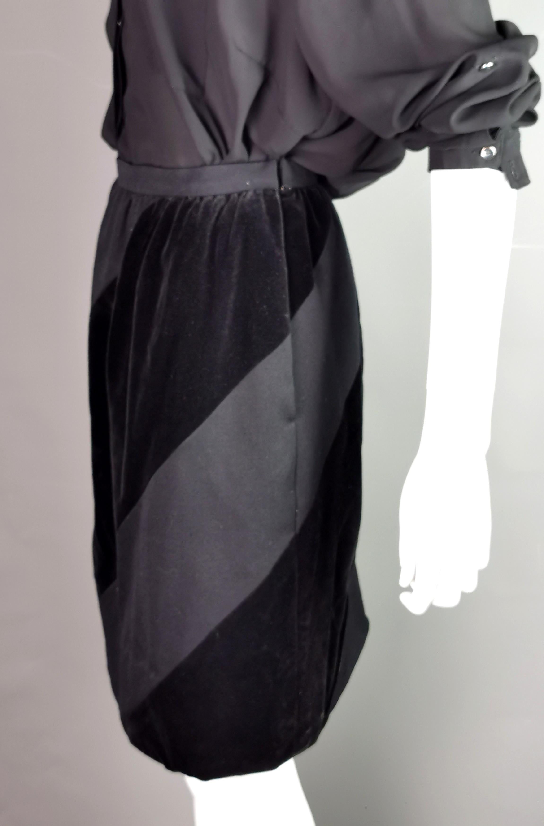 Vintage Valentino black velvet and wool skirt  For Sale 2