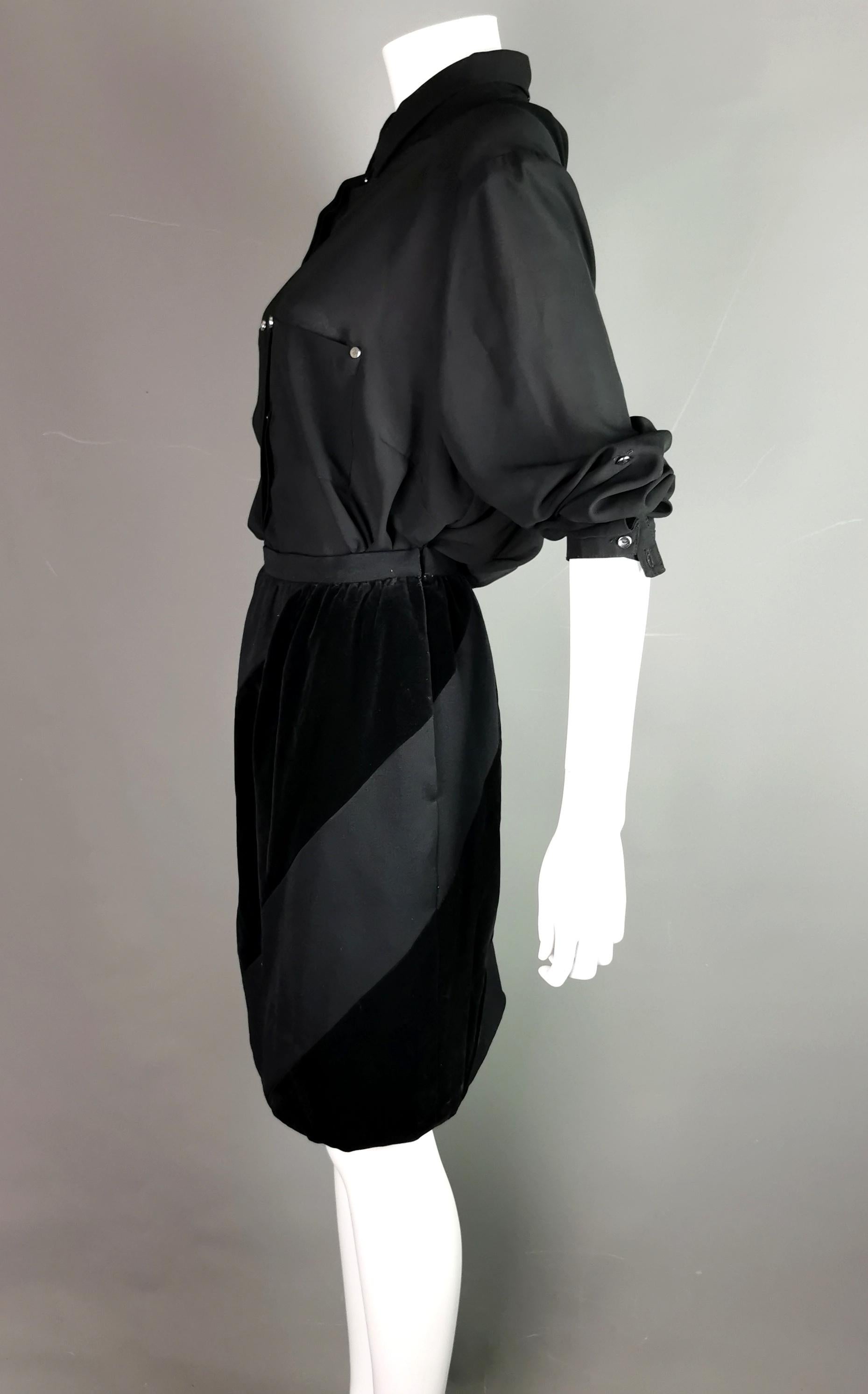 Vintage Valentino black velvet and wool skirt  For Sale 3