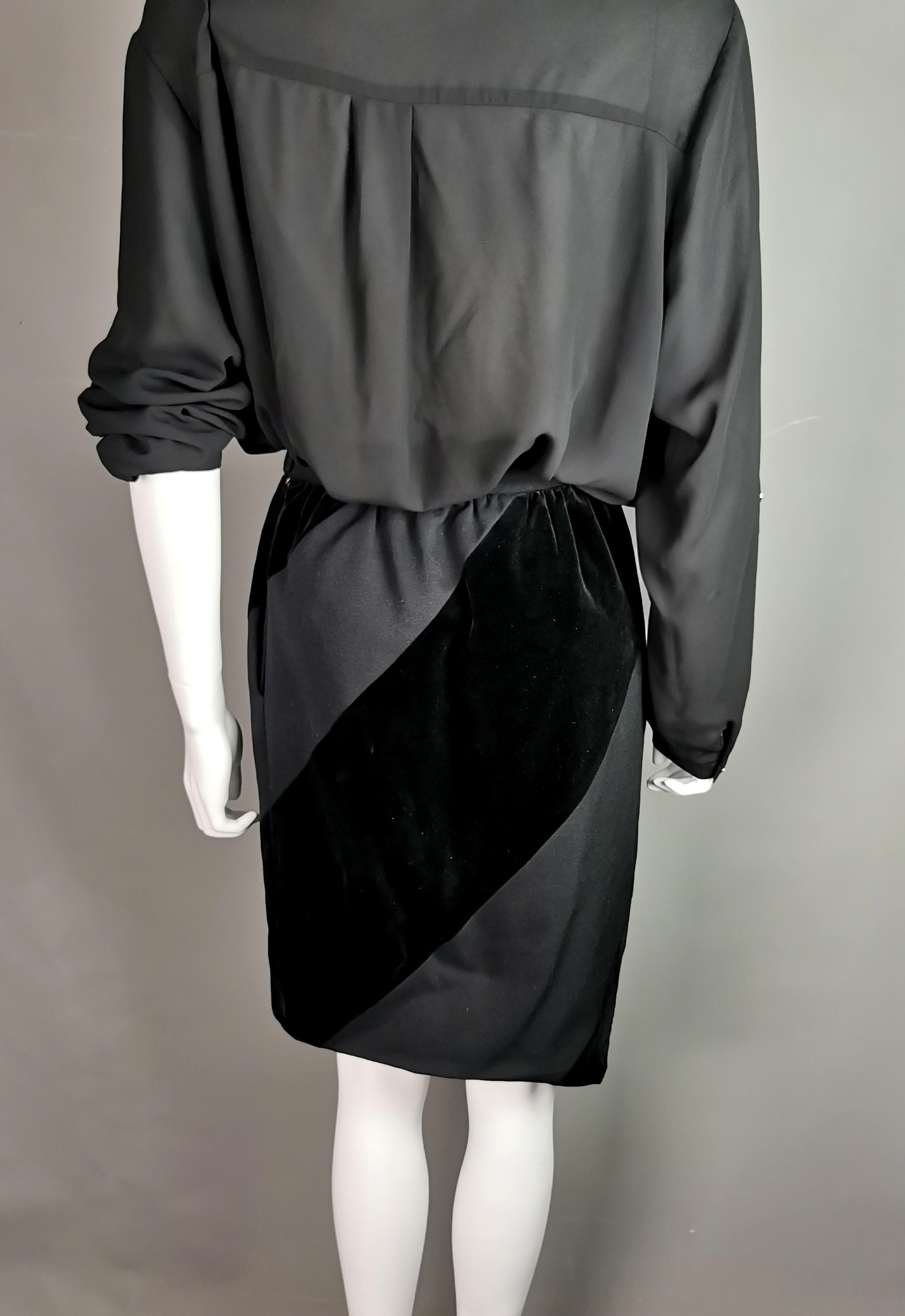 Vintage Valentino black velvet and wool skirt  For Sale 4