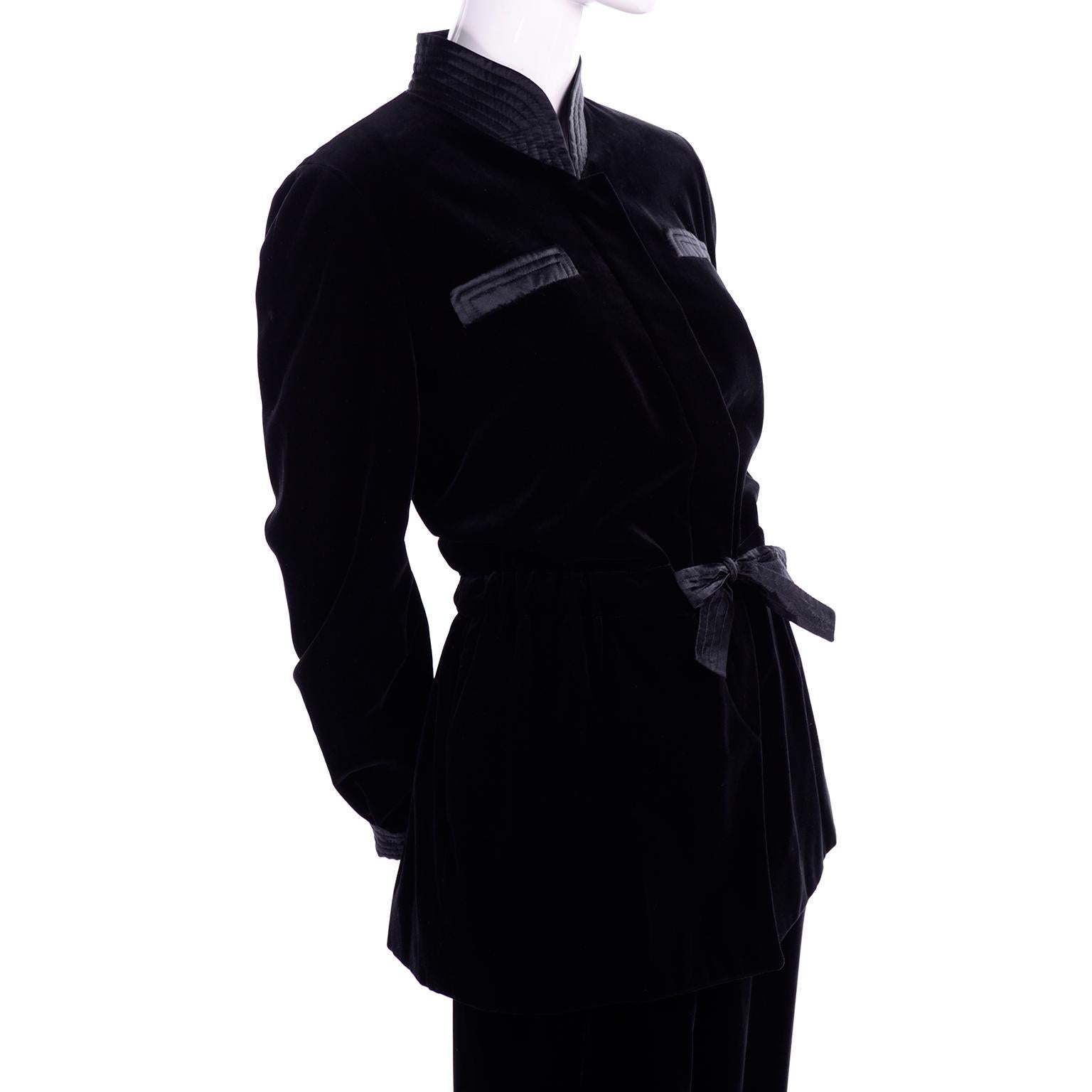 Vintage Valentino Boutique Black Velvet Skirt Suit With Satin Trim Size 6 In Excellent Condition For Sale In Portland, OR