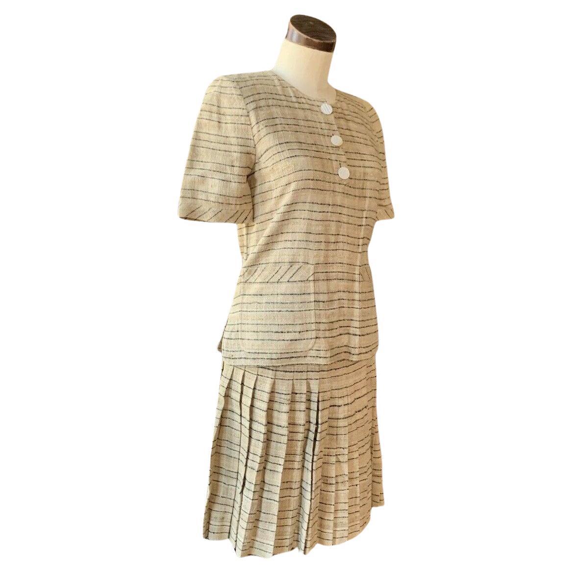 Valentino Boutique, Material: Cotton/Linen? The material feels like hemp, Pleated Skirt, Zipper on Both Pieces, Two Pockets on Top, Three Buttons on the Top
 
Measurements Laying Flat:
Top:
Bust- 16