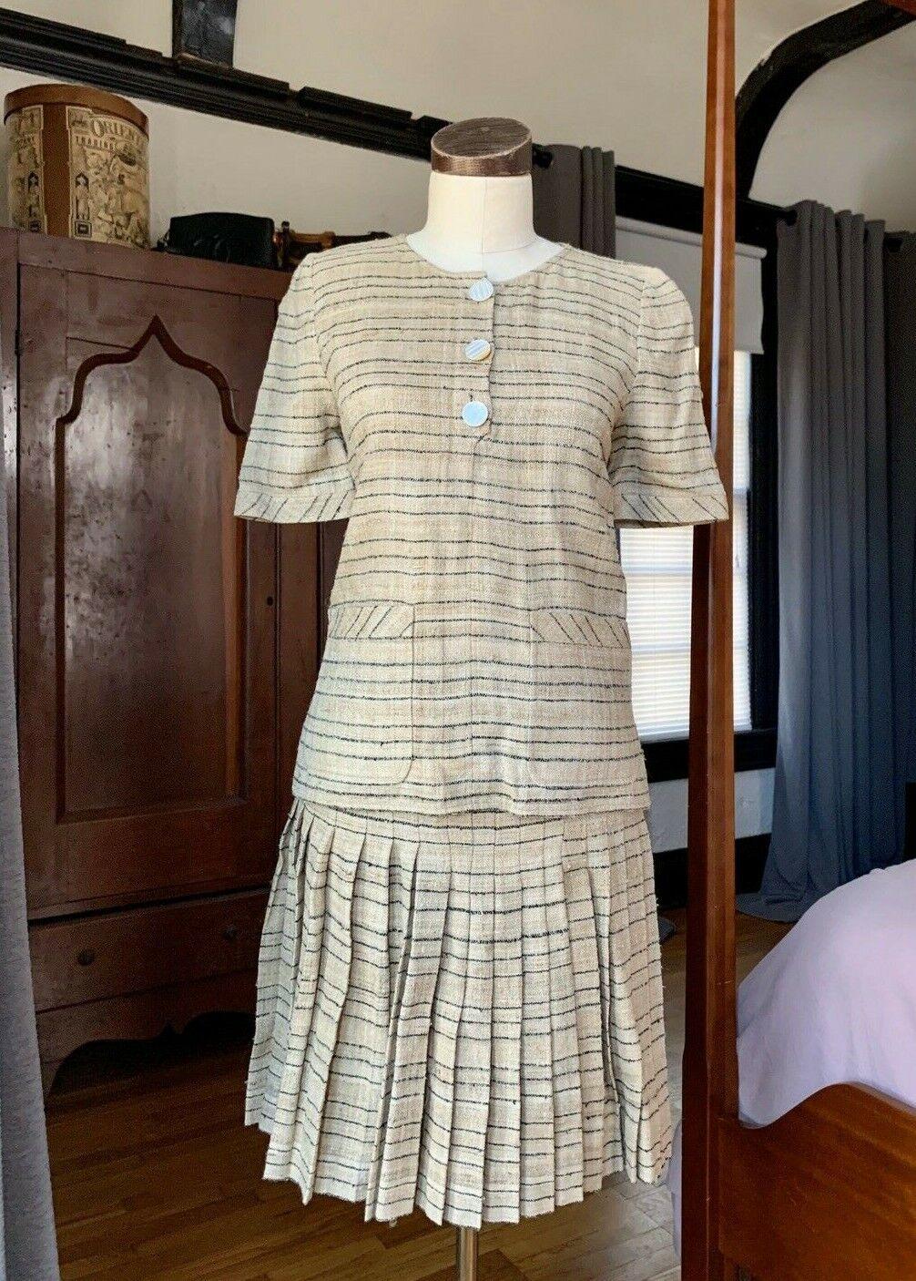 Women's or Men's Vintage VALENTINO Boutique Couture Two Piece Ensemble Skirt Top 8 For Sale