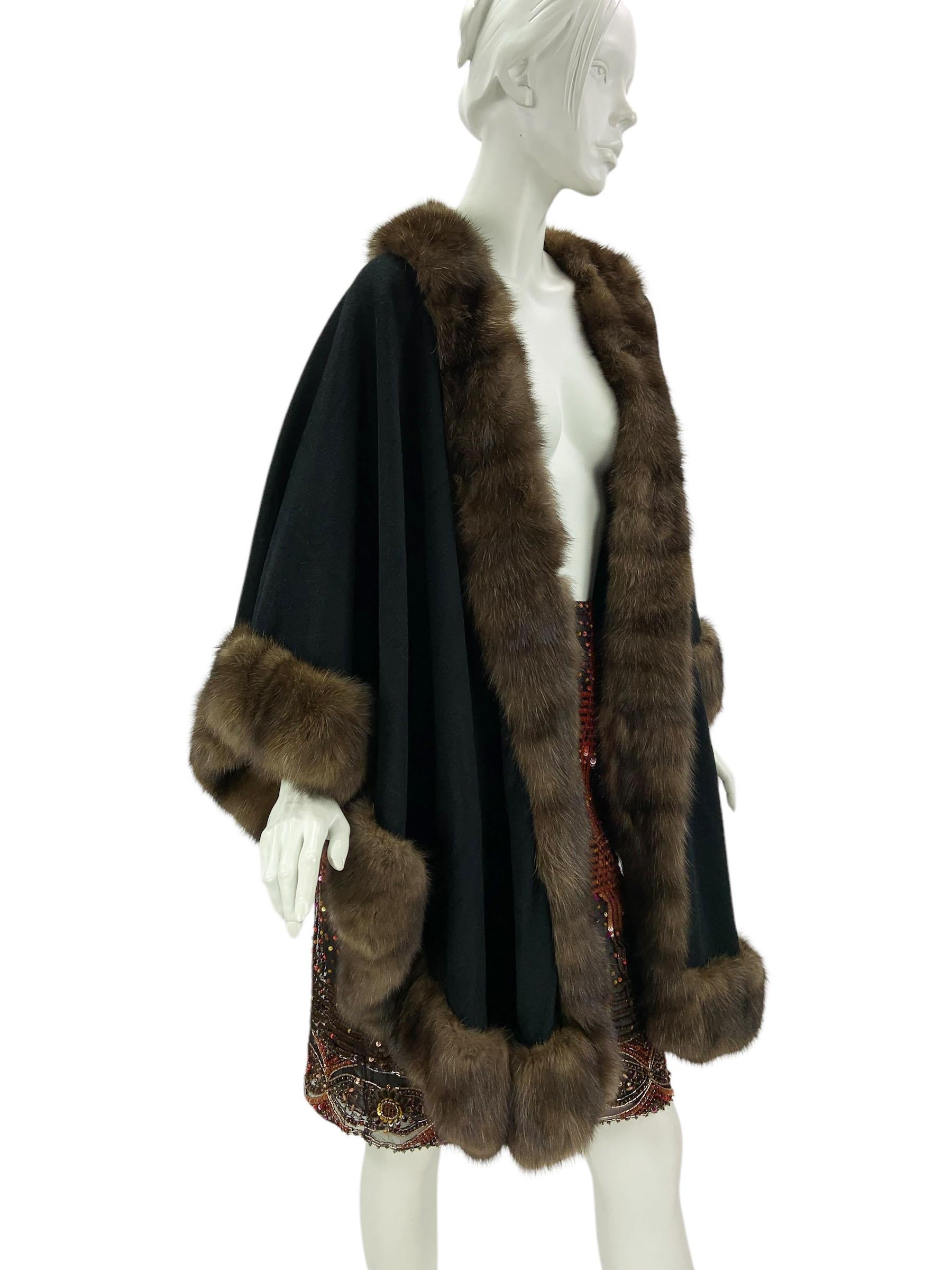 Vintage Valentino Couture by Alixandre Sable Trim Cashmere Cape In Excellent Condition For Sale In Montgomery, TX