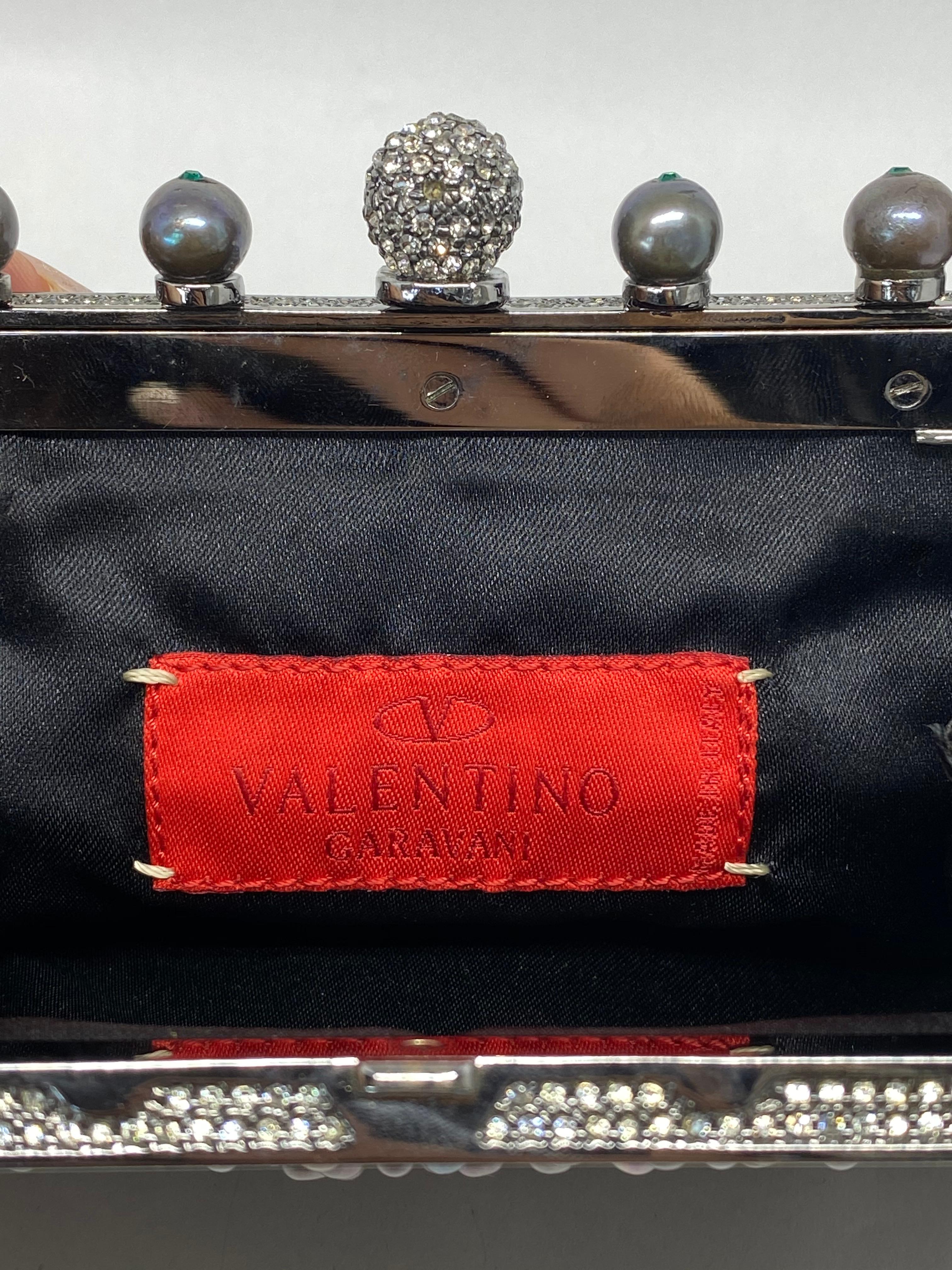 Vintage VALENTINO Garavani Black Bead Pearl Evening Mini Clutch Bag w/ Chain  For Sale 4