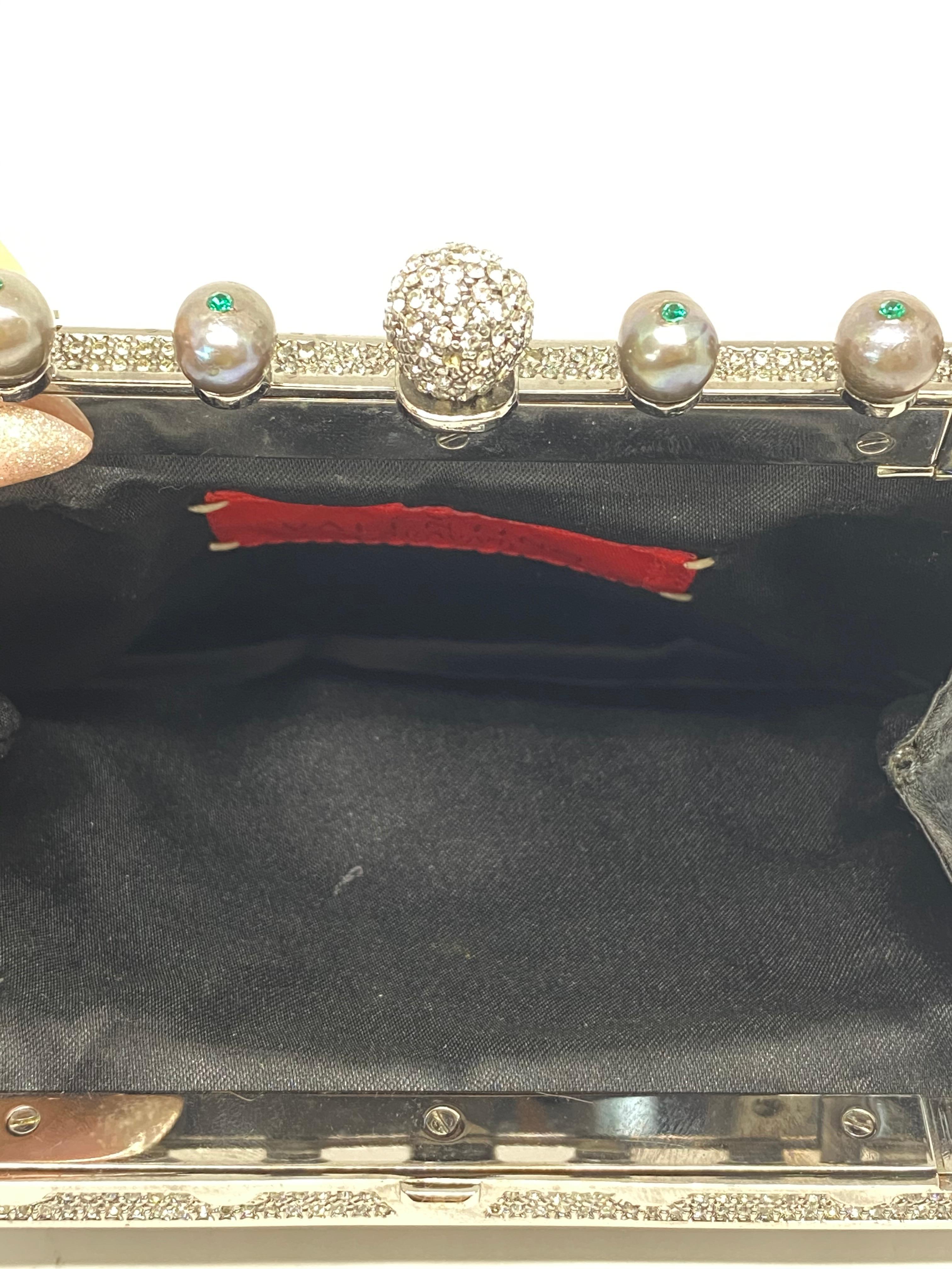 Vintage VALENTINO Garavani Black Bead Pearl Evening Mini Clutch Bag w/ Chain  For Sale 5