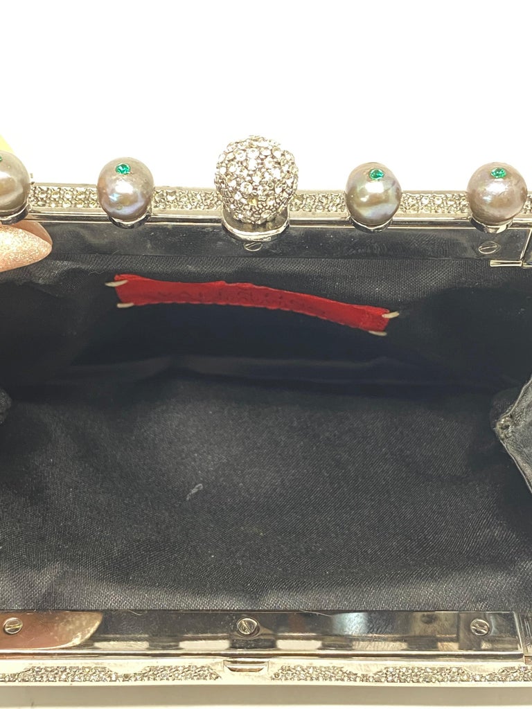 Vintage VALENTINO Garavani Black Bead Pearl Evening Mini Clutch Bag w/ Chain  For Sale 8