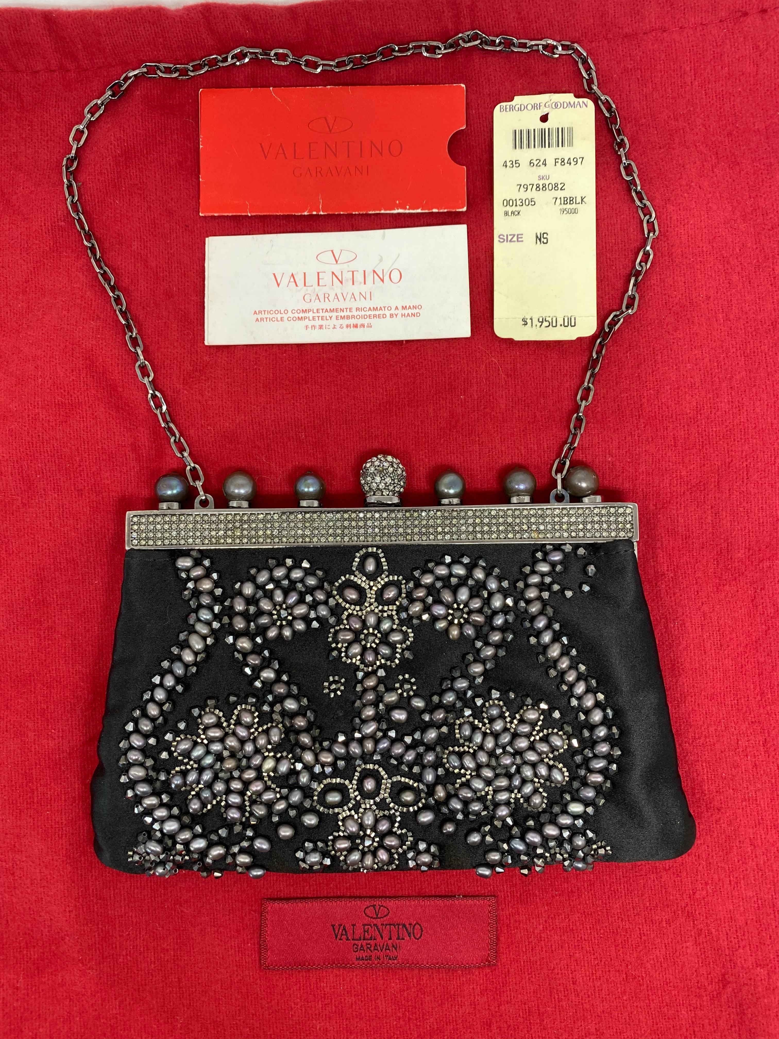 Vintage VALENTINO Garavani Black Bead Pearl Evening Mini Clutch Bag w/ Chain  For Sale 6