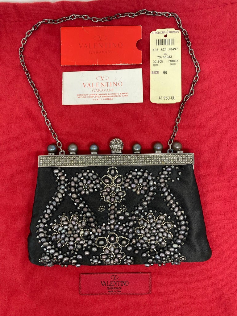 Vintage VALENTINO Garavani Black Bead Pearl Evening Mini Clutch Bag w/ Chain  For Sale 9