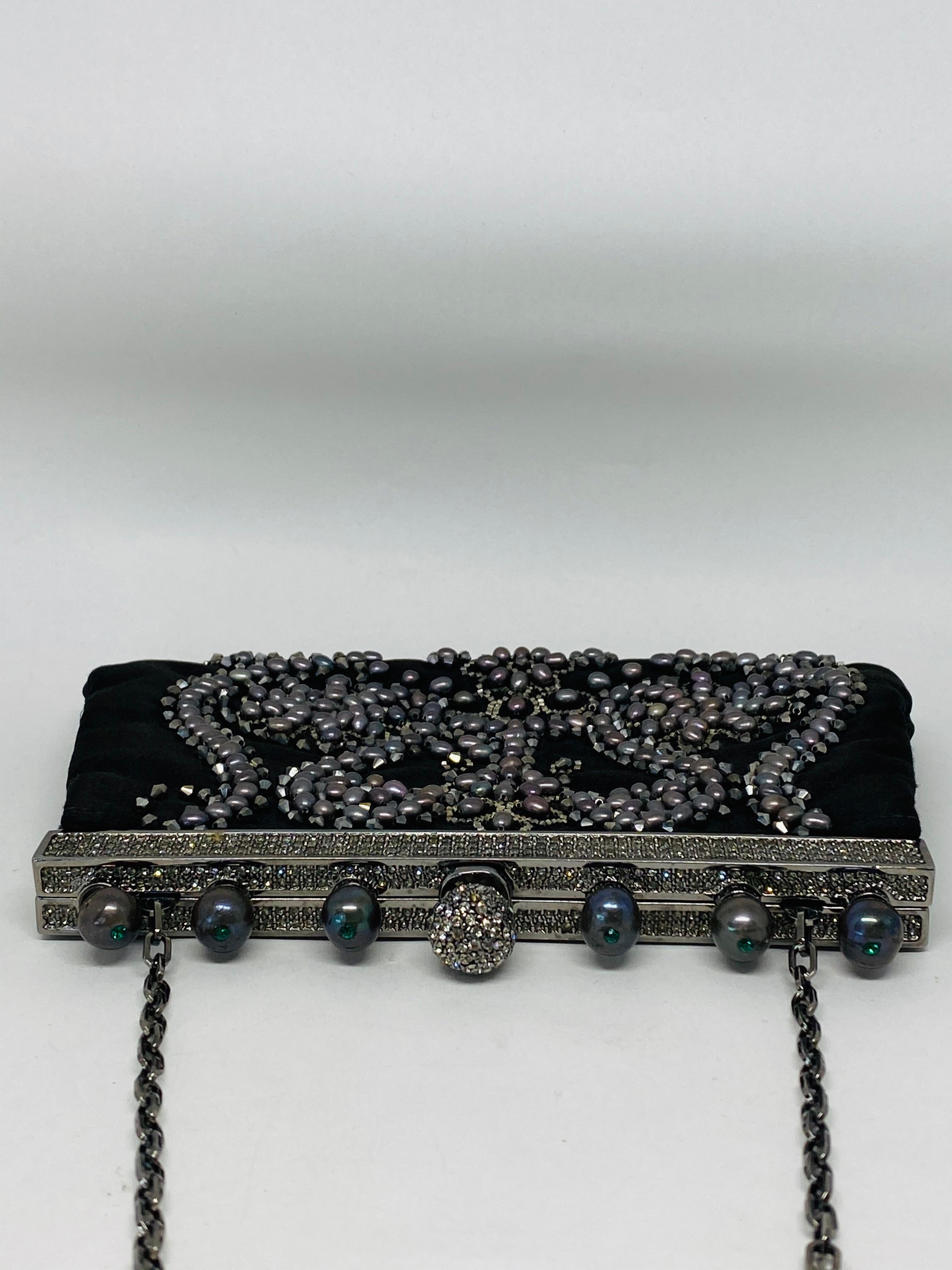 Vintage VALENTINO Garavani Black Bead Pearl Evening Mini Clutch Bag w/ Chain  For Sale 2