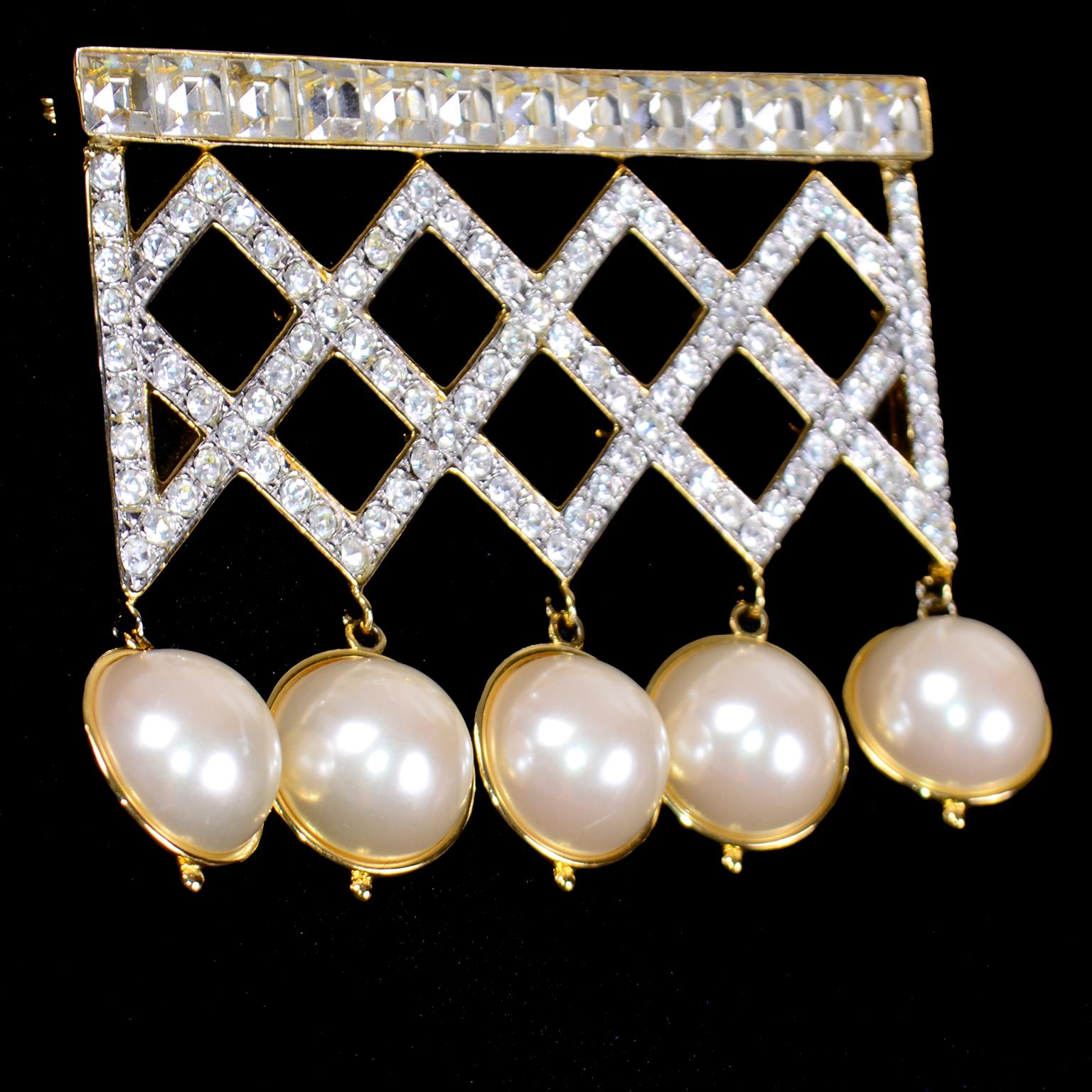 Vintage Valentino Garavani Gold Tone Dangle Pearl and Crystal Brooch 2