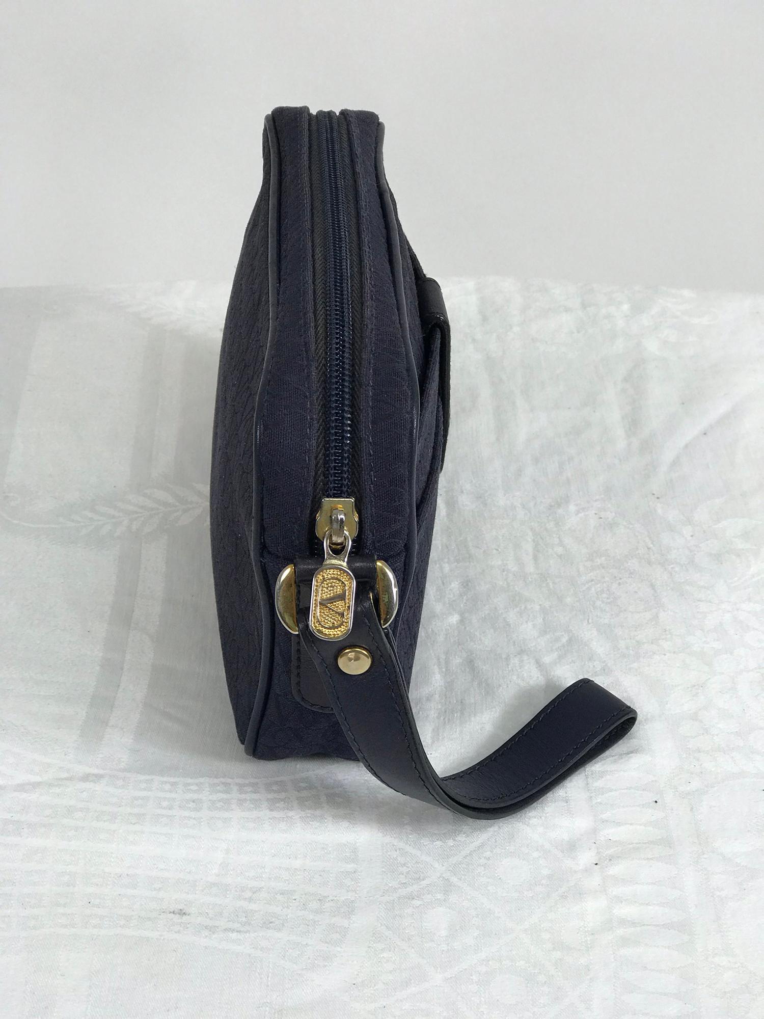 Valentino Garavani Marineblaue Clutch mit Reißverschluss und Riemen mit Logo 1980er Jahre (Schwarz)