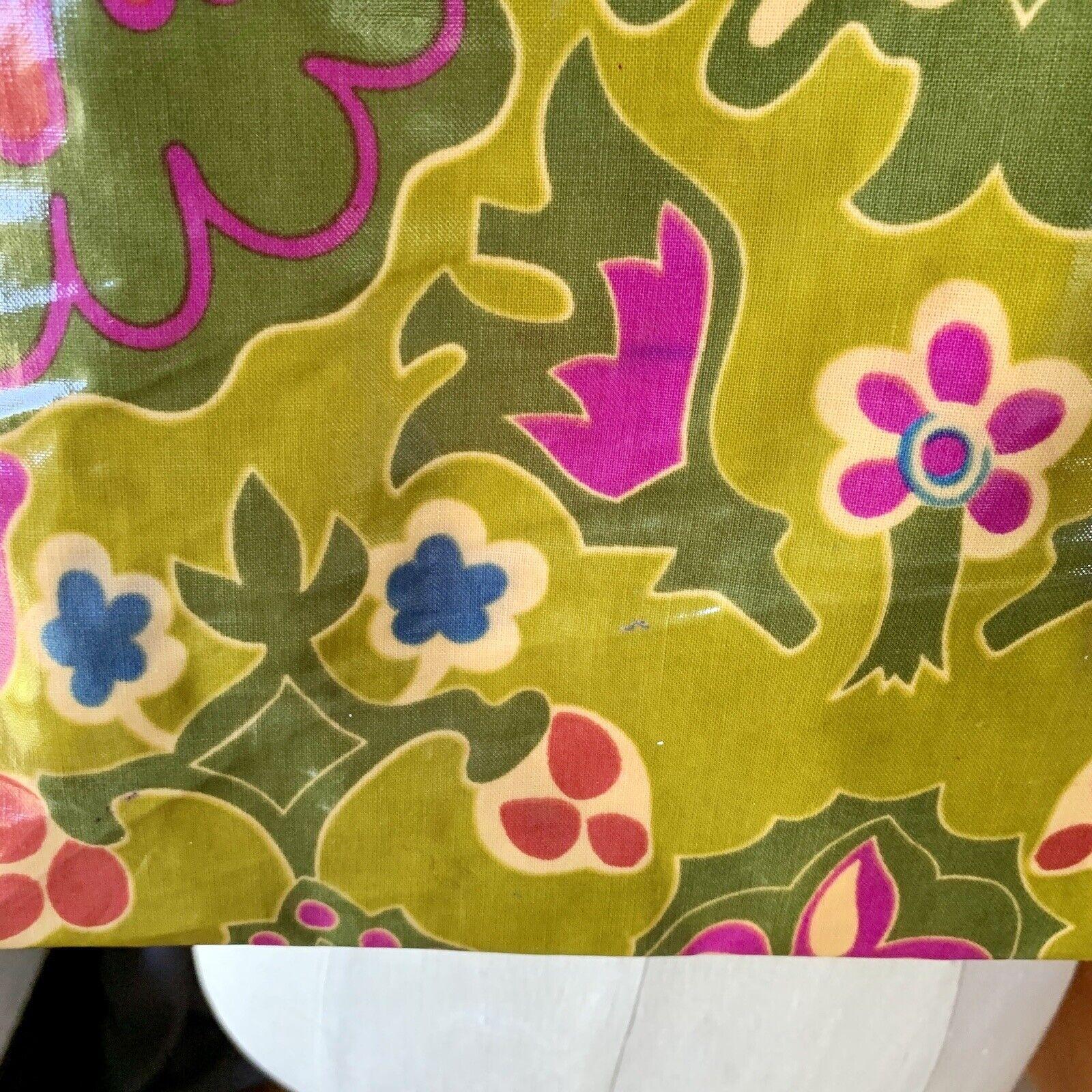 Valentino Garavani, Made in Italy, Cotone-PVC, Winter 1999

Measurements Laying Flat 
Height: 16