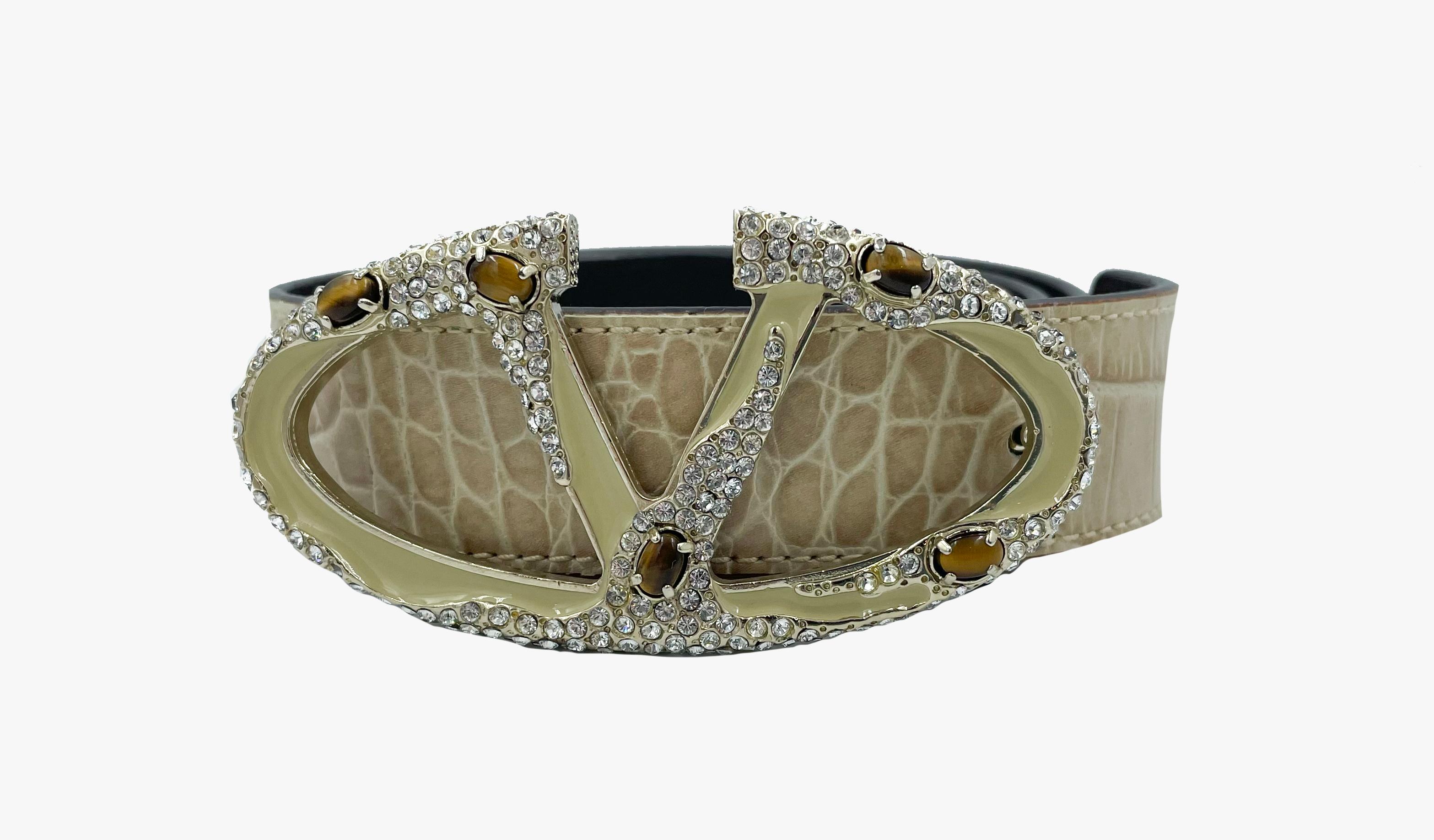Brown Vintage Valentino Garavani rhinestone V-bucke textured leather belt, 2000s For Sale
