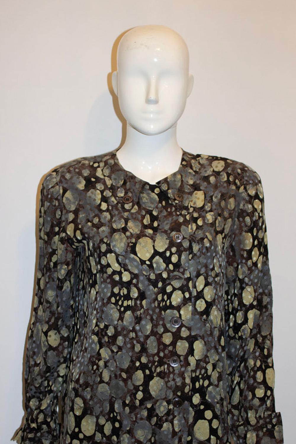 Vintage Valentino Miss V Multicolour Silk Blouse with Interesting Collar. For Sale 2