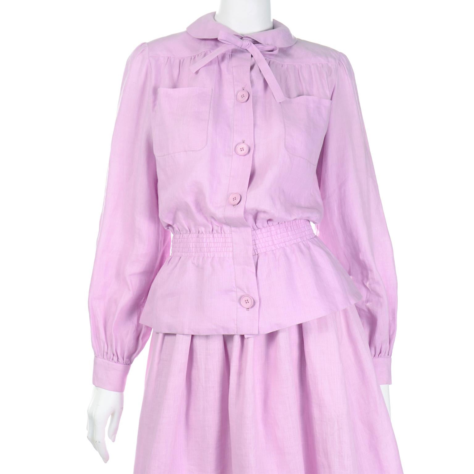 Valentino Vintage Blass lila Leinen 2-teiliges Vintage-Kleid mit Bluse & gestufter Rock aus Leinen im Angebot 1