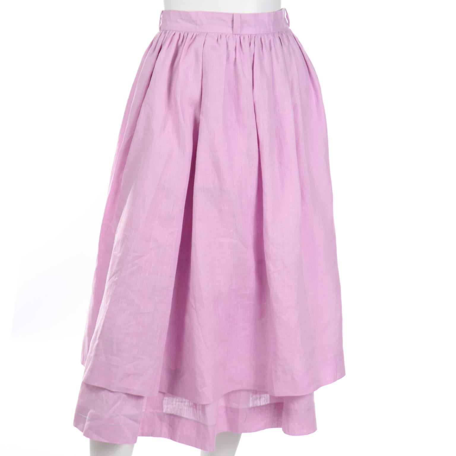Valentino Vintage Blass lila Leinen 2-teiliges Vintage-Kleid mit Bluse & gestufter Rock aus Leinen im Angebot 3