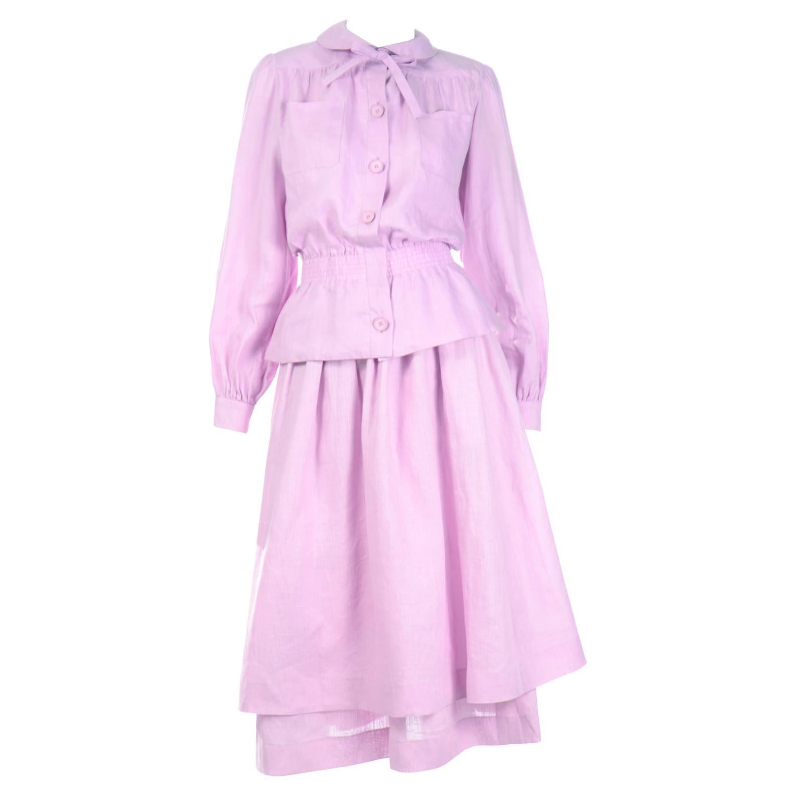 Valentino Vintage Blass lila Leinen 2-teiliges Vintage-Kleid mit Bluse & gestufter Rock aus Leinen im Angebot