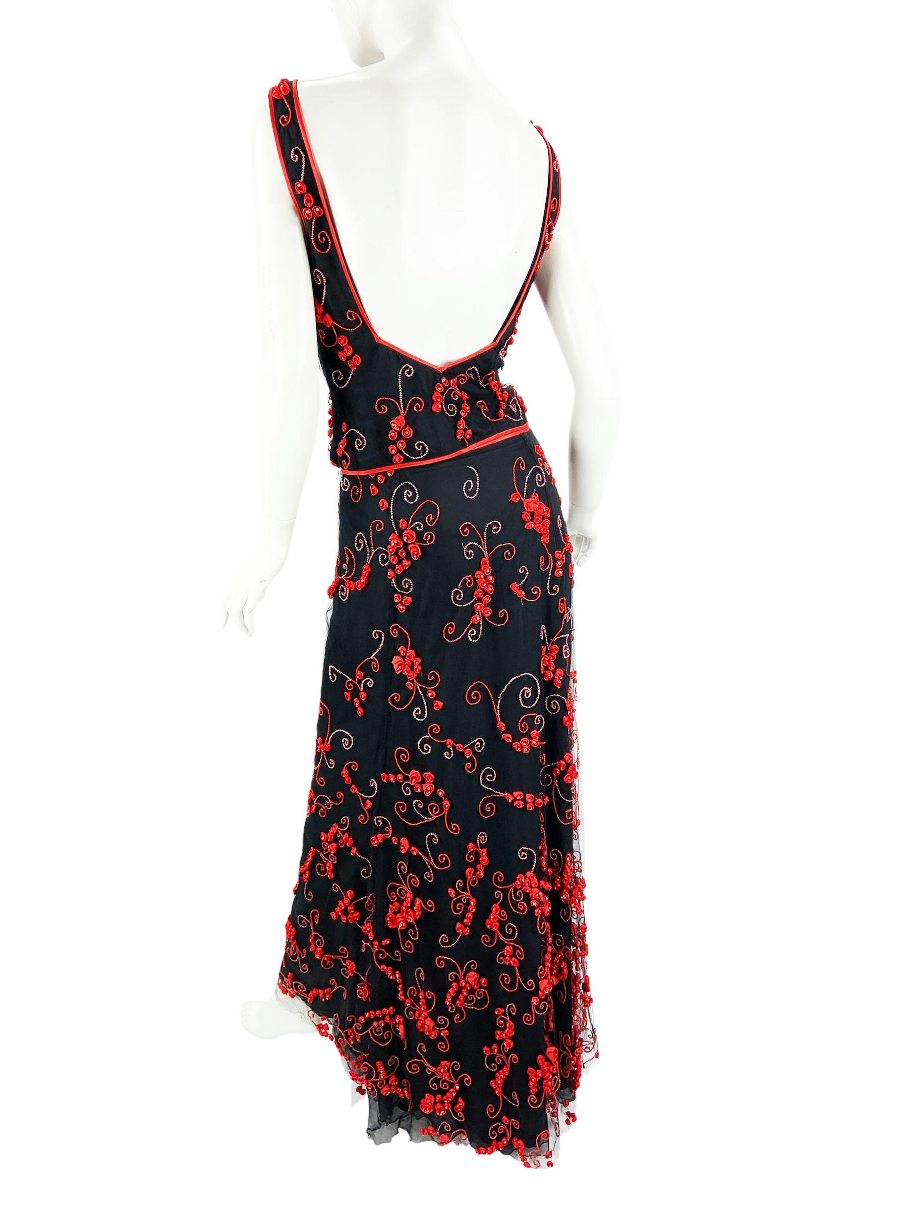 Vintage Valentino Runway SS 2000 Embroidered Beaded Silk Tulle Skirt Suit US 8 In Excellent Condition For Sale In Montgomery, TX