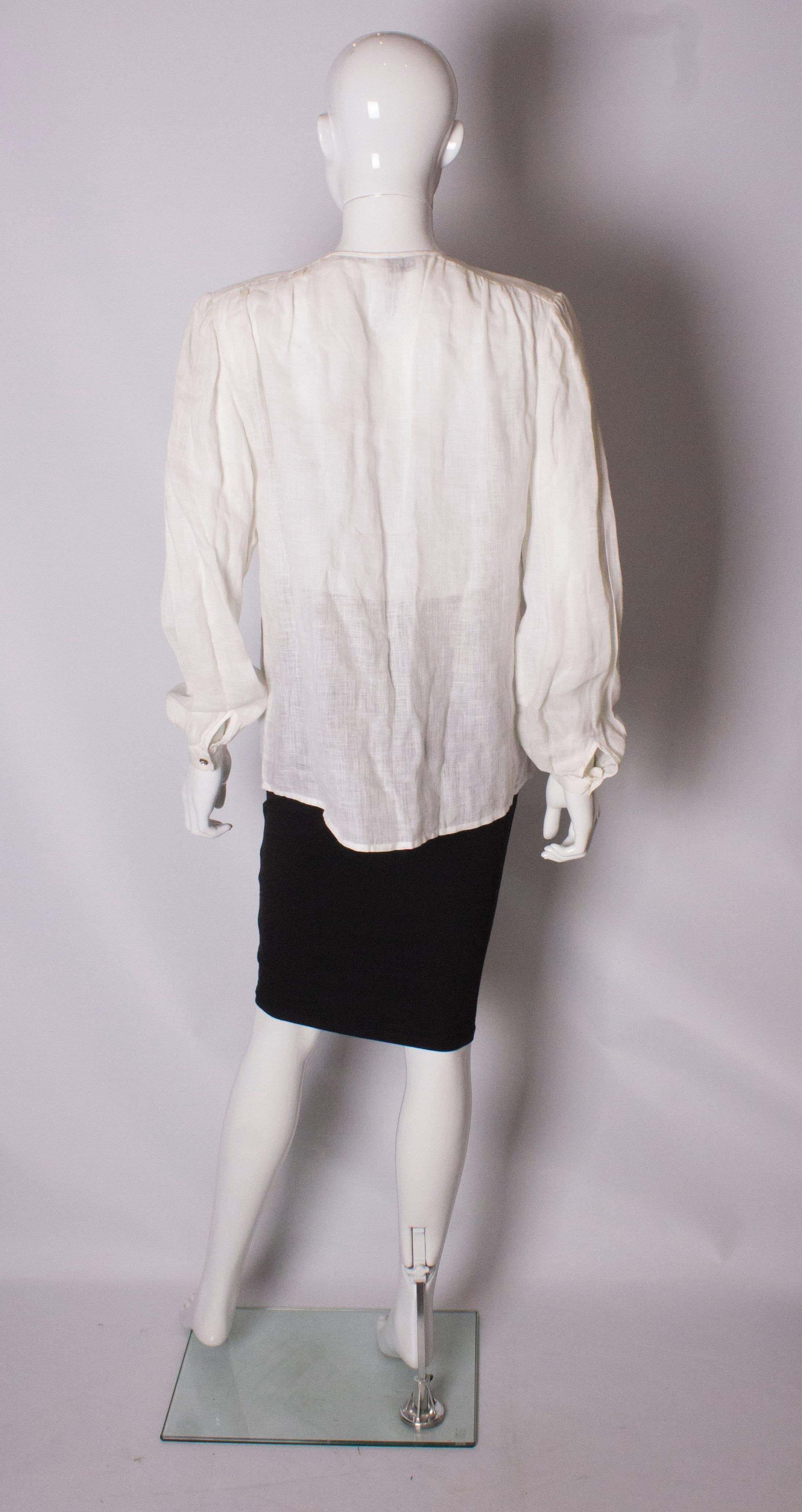 Vintage Valentino White Linen Blouse In Good Condition For Sale In London, GB
