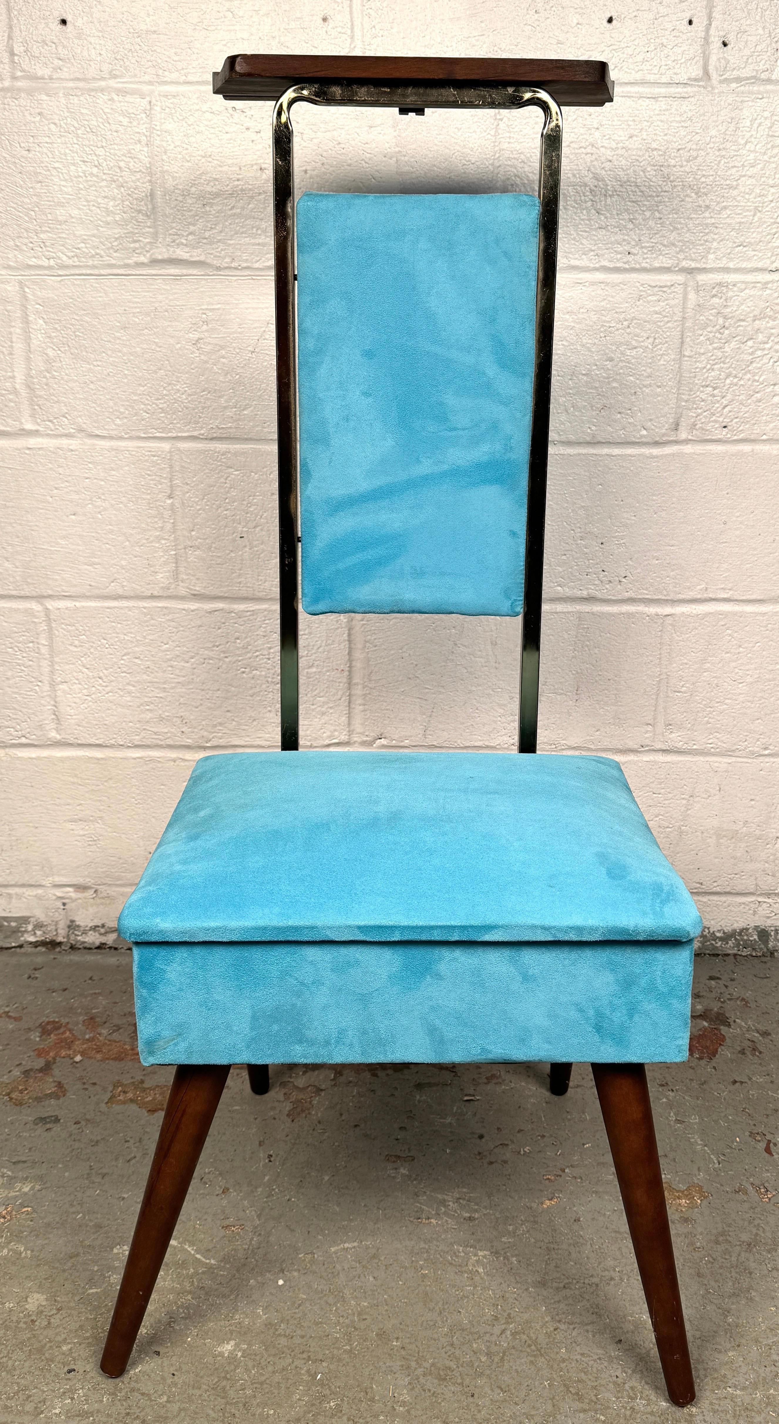 A perfect blend of style and utility, this mid-century valet chair by Nova Products is a rare and refined example of practical design from the atomic age. Crafted in the 1950s–60s, this chair was built with both form and function in mind—offering a