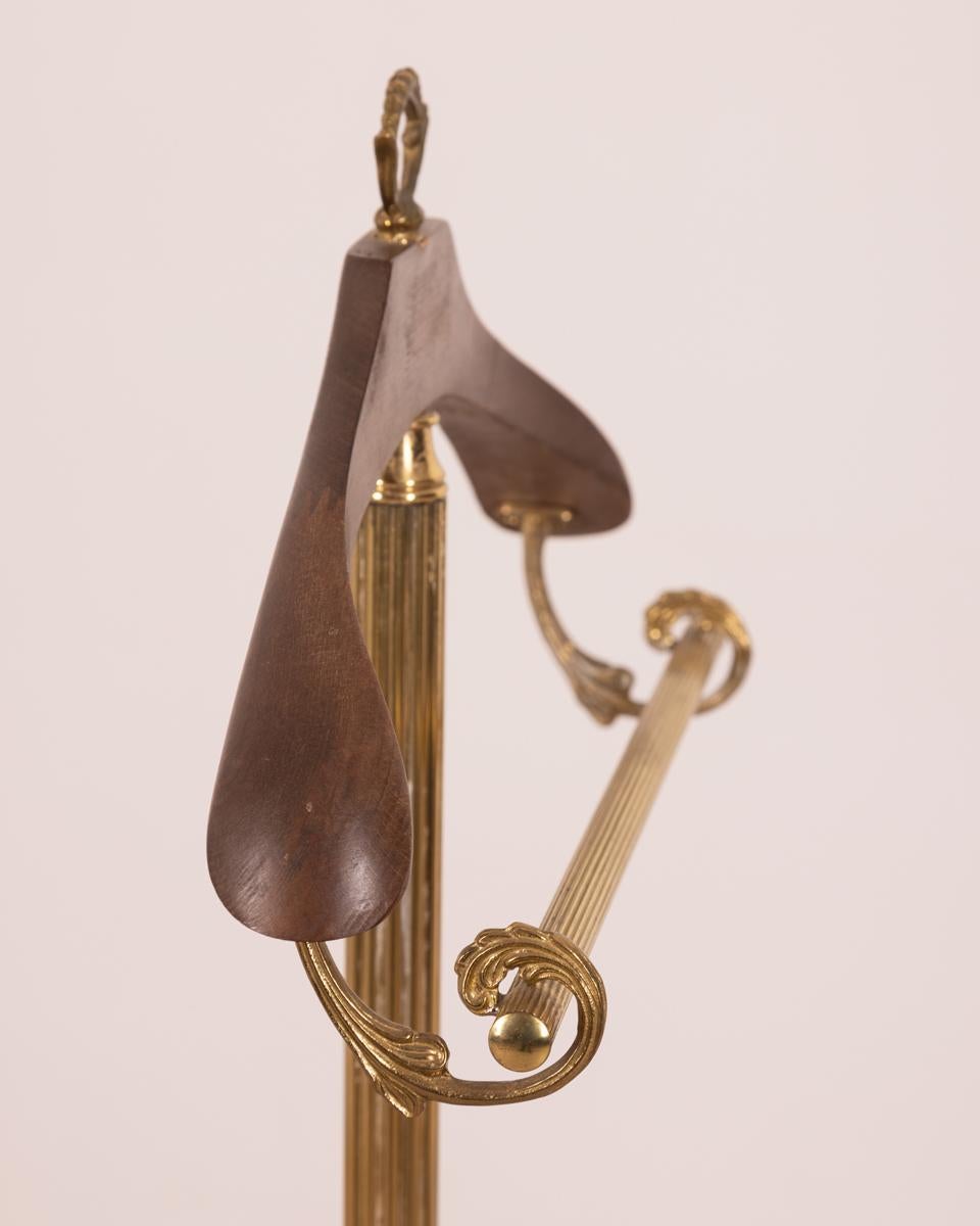 Vintage valet stand 60's golden brass and wood Italian design  In Fair Condition In None, IT