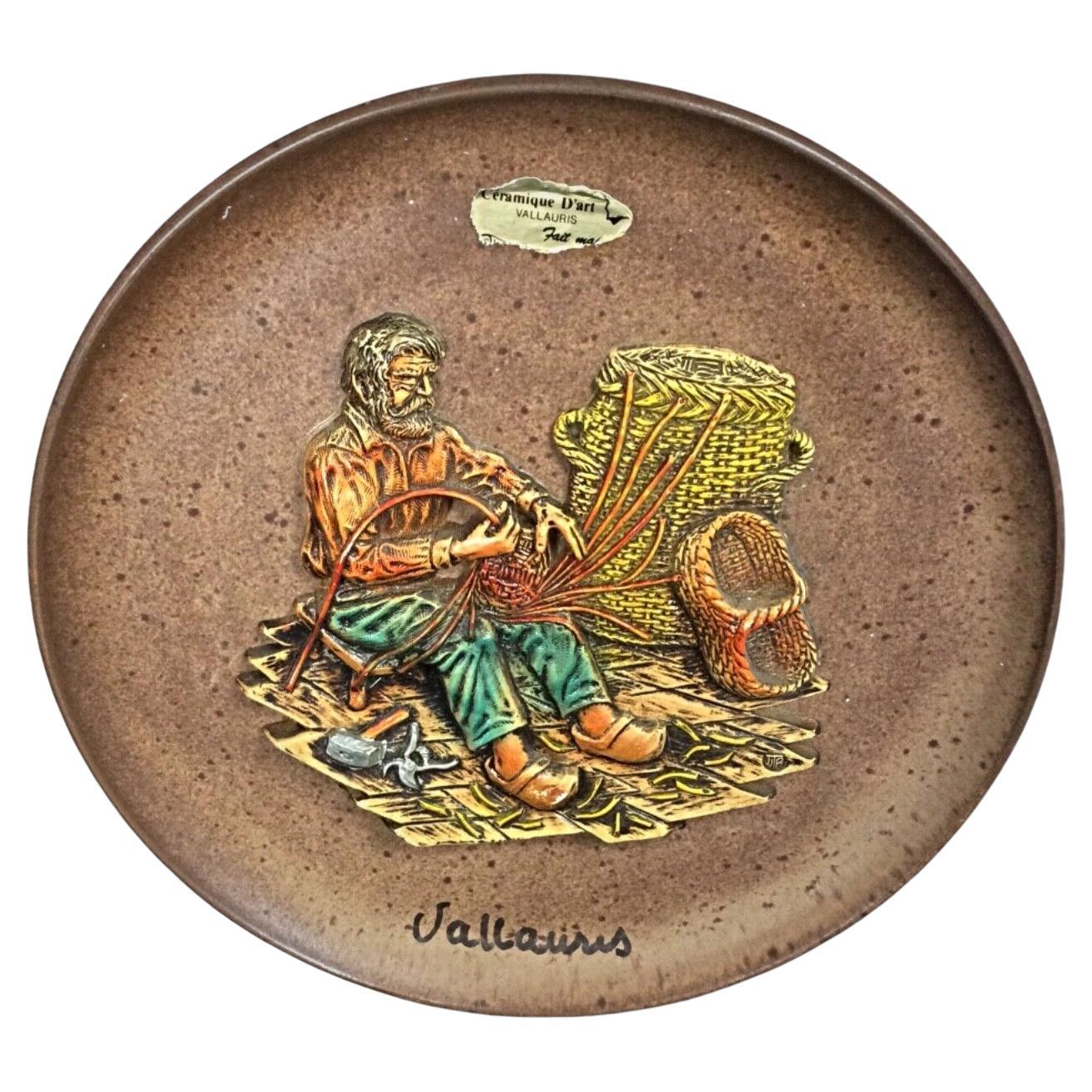 Vallauris-Keramikteller mit „weaver“- Basrelief aus Vallauris im Vintage-Stil - 2Y296