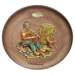 Vallauris-Keramikteller mit „weaver“- Basrelief aus Vallauris im Vintage-Stil - 2Y296