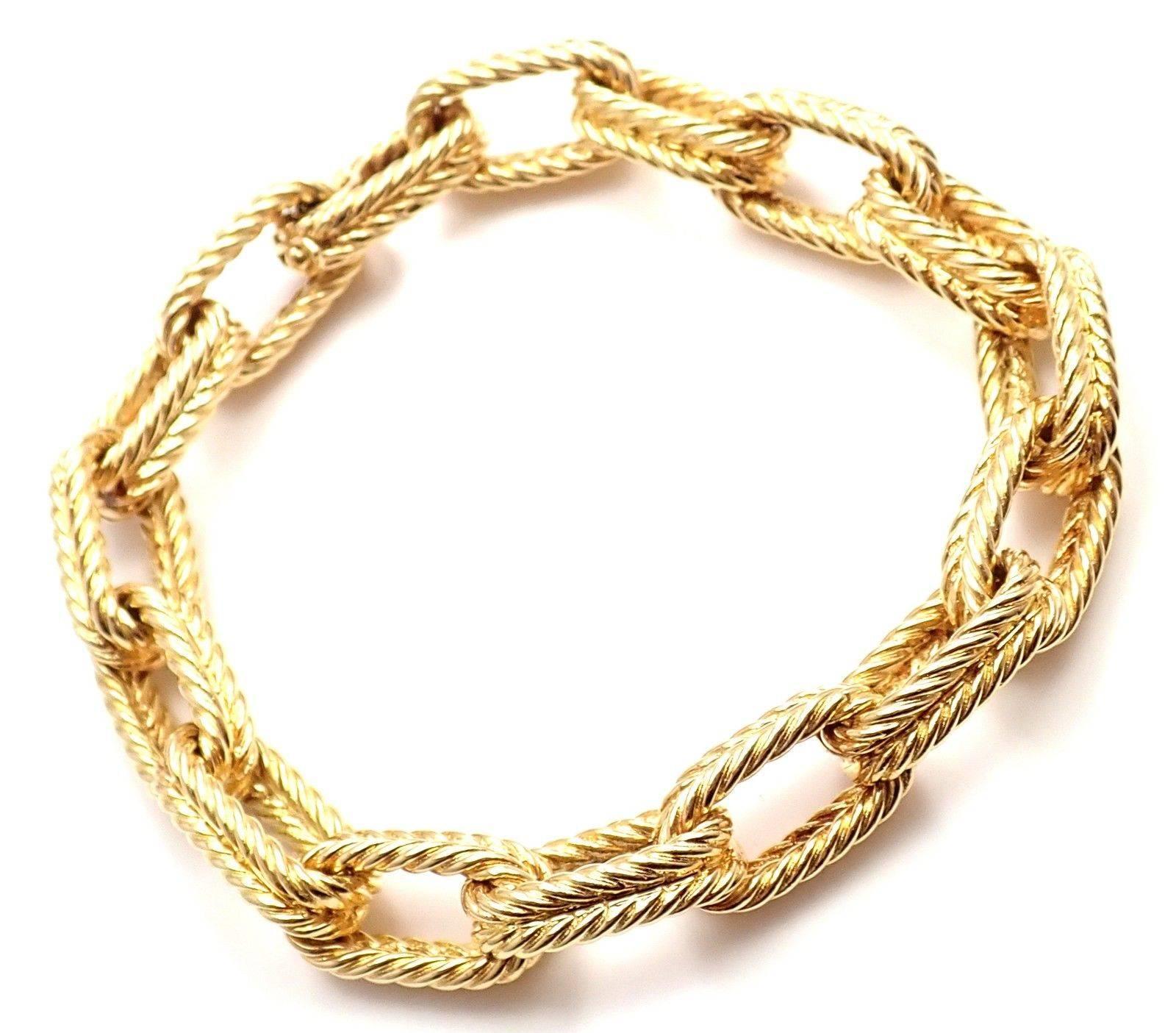 18k Yellow Gold Vintage Textured Link Bracelet by Van Cleef & Arpels.
Details:
Length: 7.5