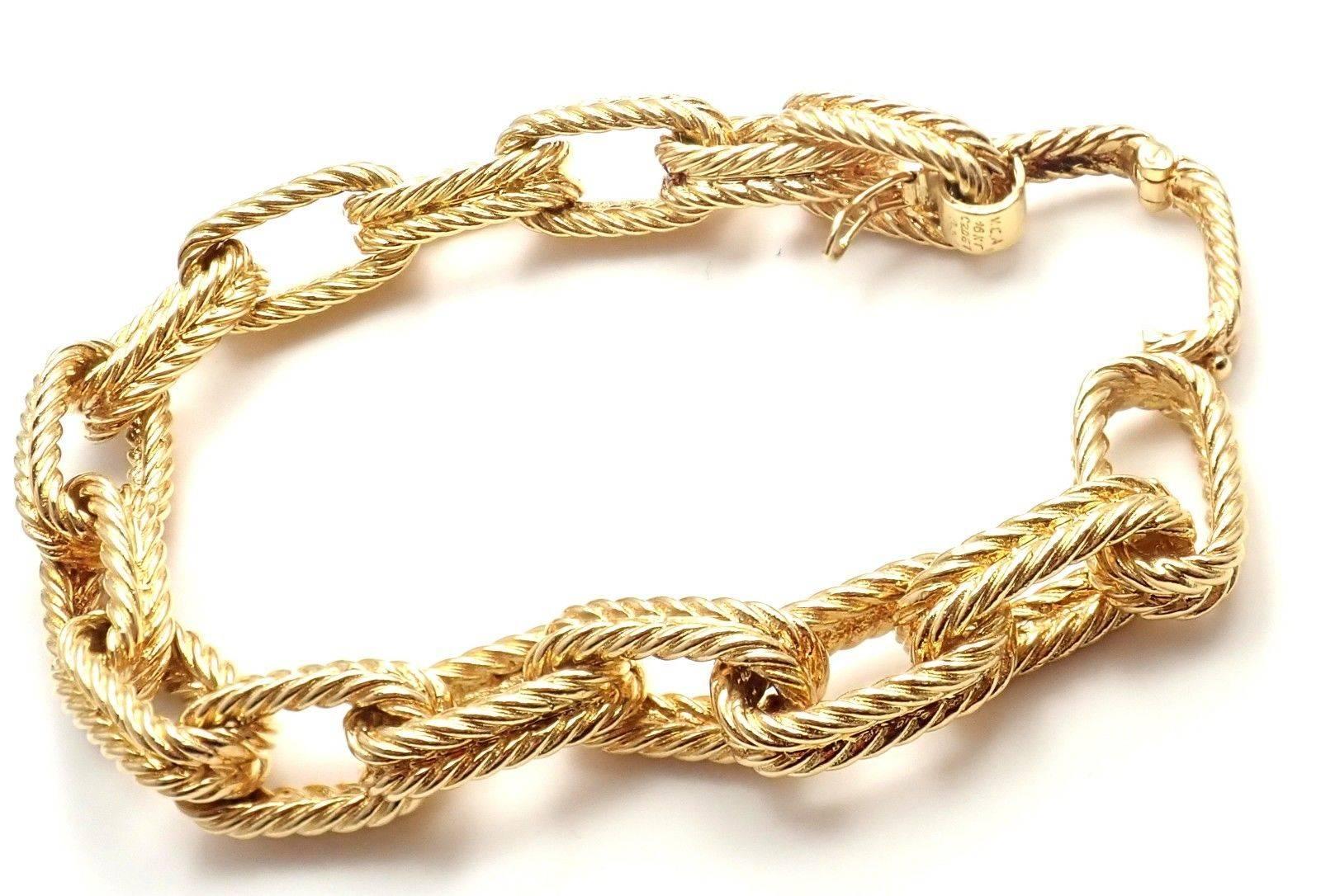 Women's or Men's Vintage Van Cleef & Arpels Textured Yellow Gold Link Bracelet