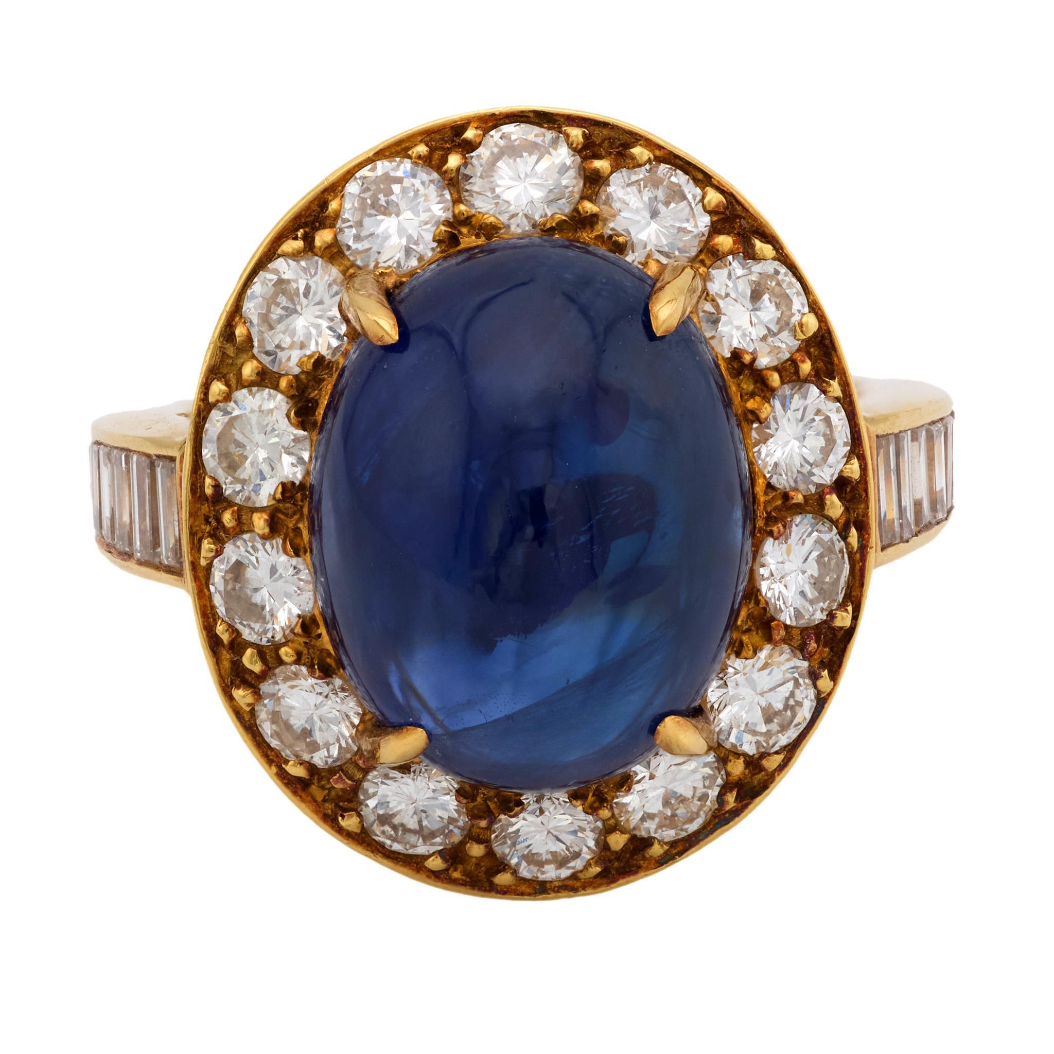 Moderne Vintage Van Cleef 8.90 carat cabochon saphir diamant or jaune 18k en vente