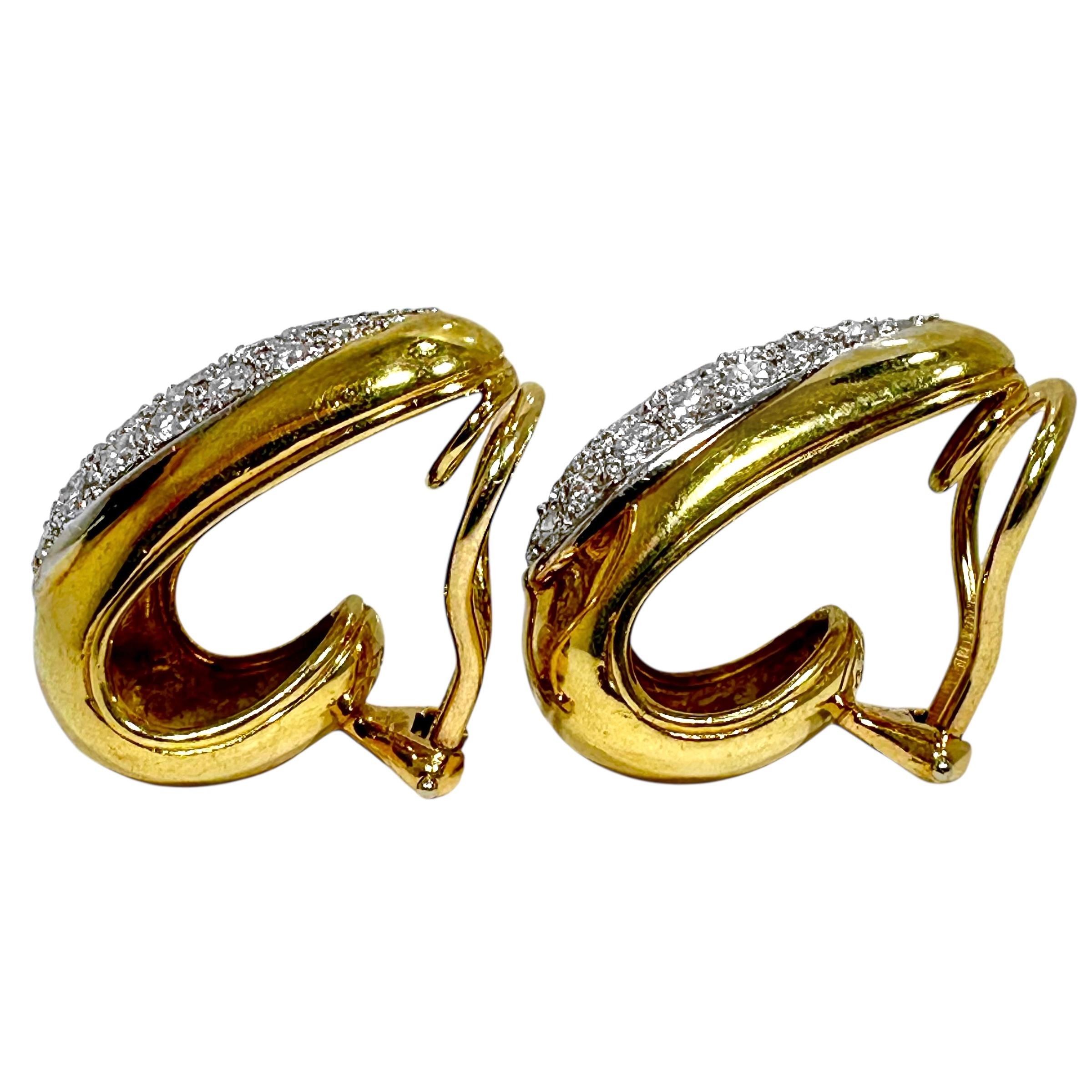 Vintage Van Cleef & Arpels 18K Gelbgold und Diamant J Haken Ohrringe (Rundschliff) im Angebot