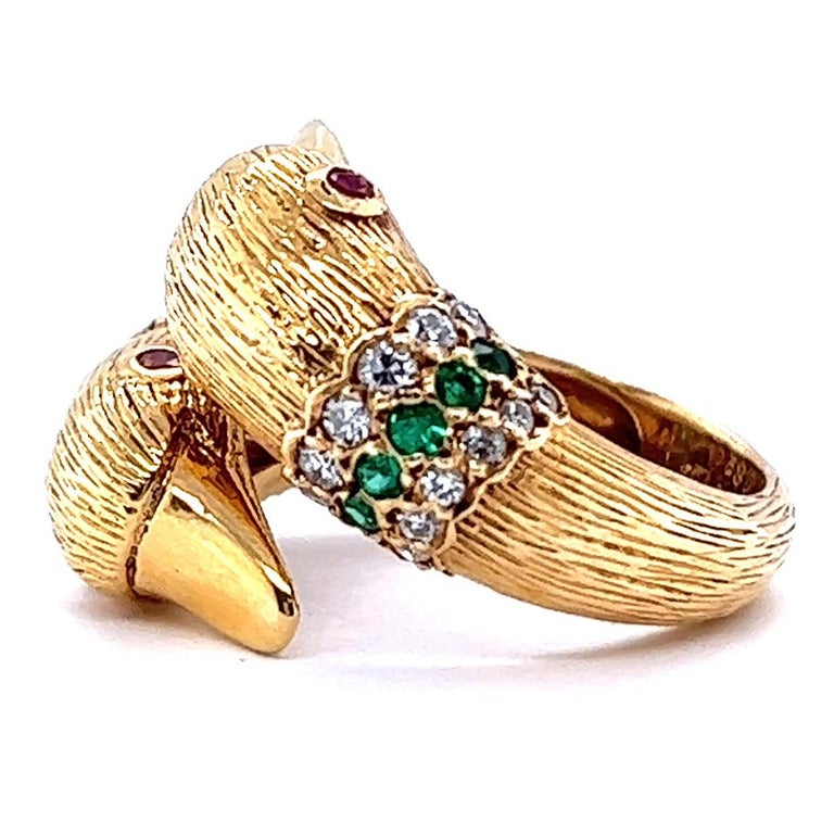 Women's or Men's Vintage Van Cleef & Arpels Diamond Emerald Ruby 18 Karat Gold Twin Duck Ring For Sale
