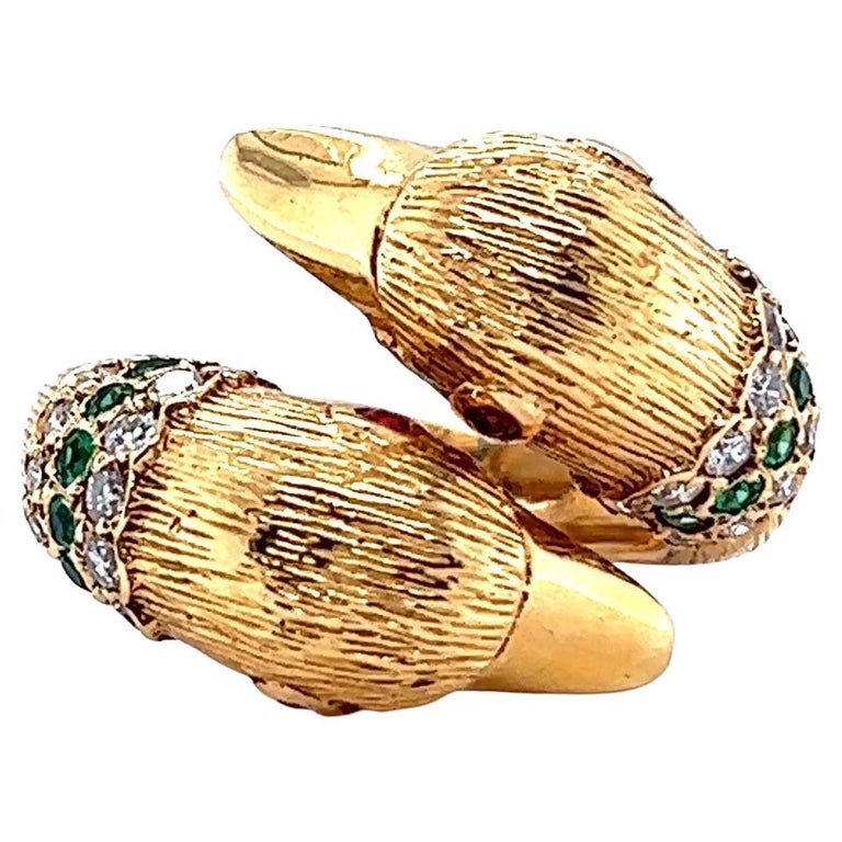 Vintage Van Cleef & Arpels Diamond Emerald Ruby 18 Karat Gold Twin Duck Ring For Sale