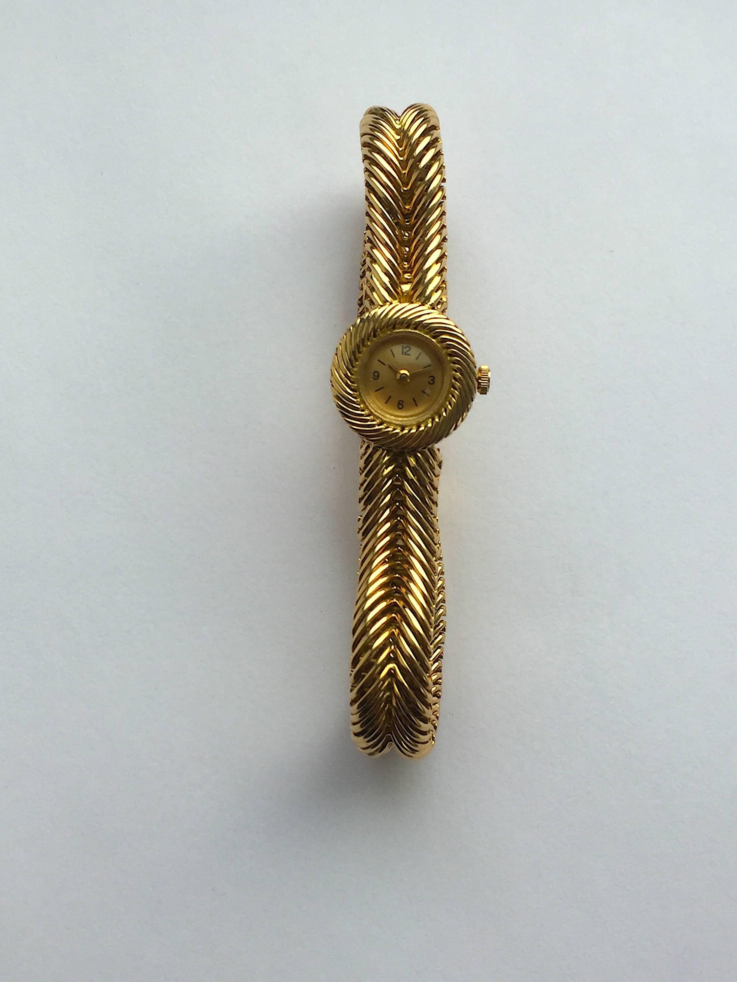 Van Cleef & Arpels Ladies Yellow Gold Vintage Manual Wind Wristwatch For Sale 6
