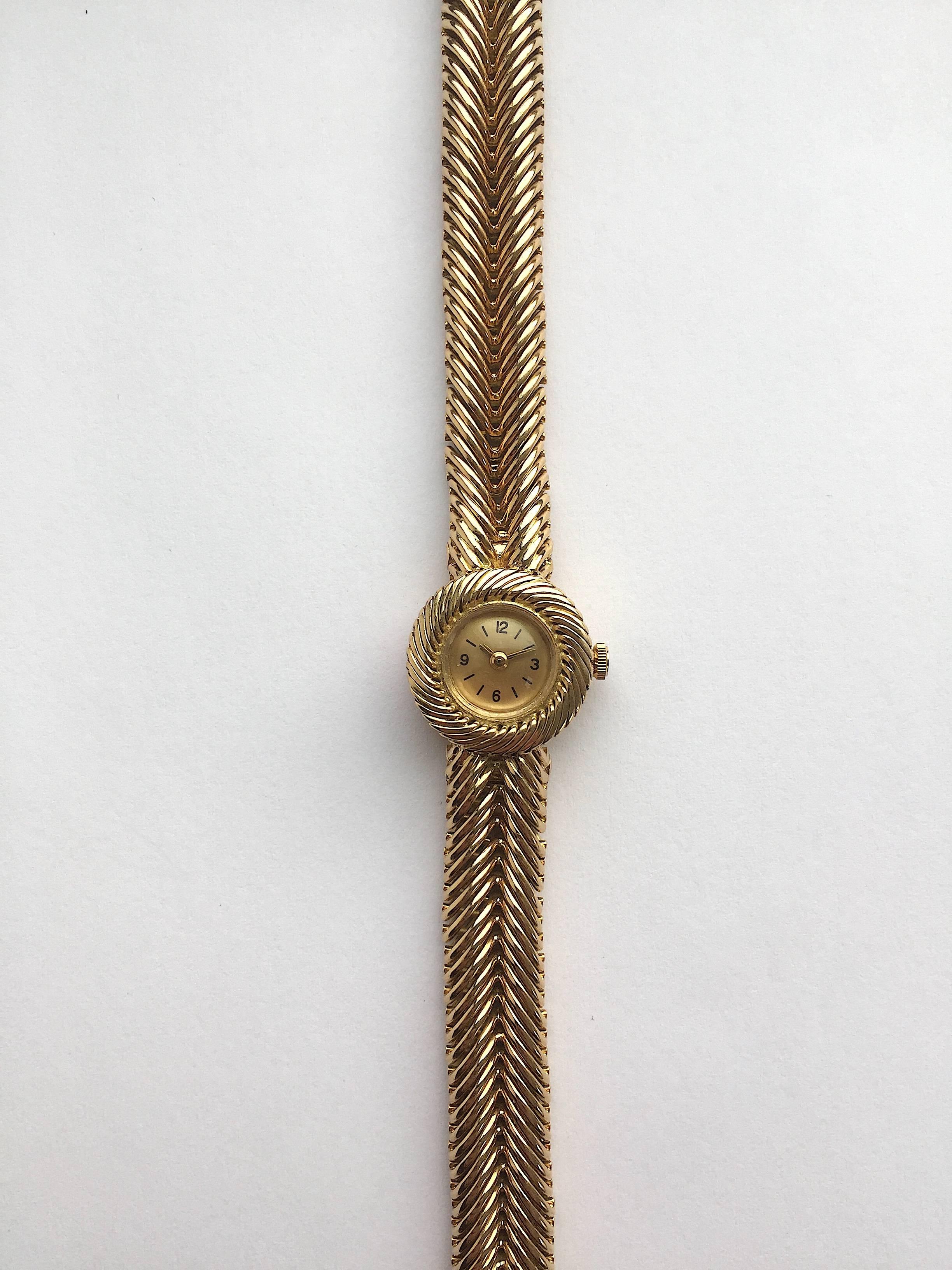 Van Cleef and Arpels 18K Yellow Gold Manual Wind Ladies Dress Watch
Gold Toned Dial with Hours and Second
Manual Wind Movement 
Van Cleef and Arpels Signature Bracelet Design
Ullman Signed Movement
18K Yellow Gold Integrated Bracelet 
Signed Van