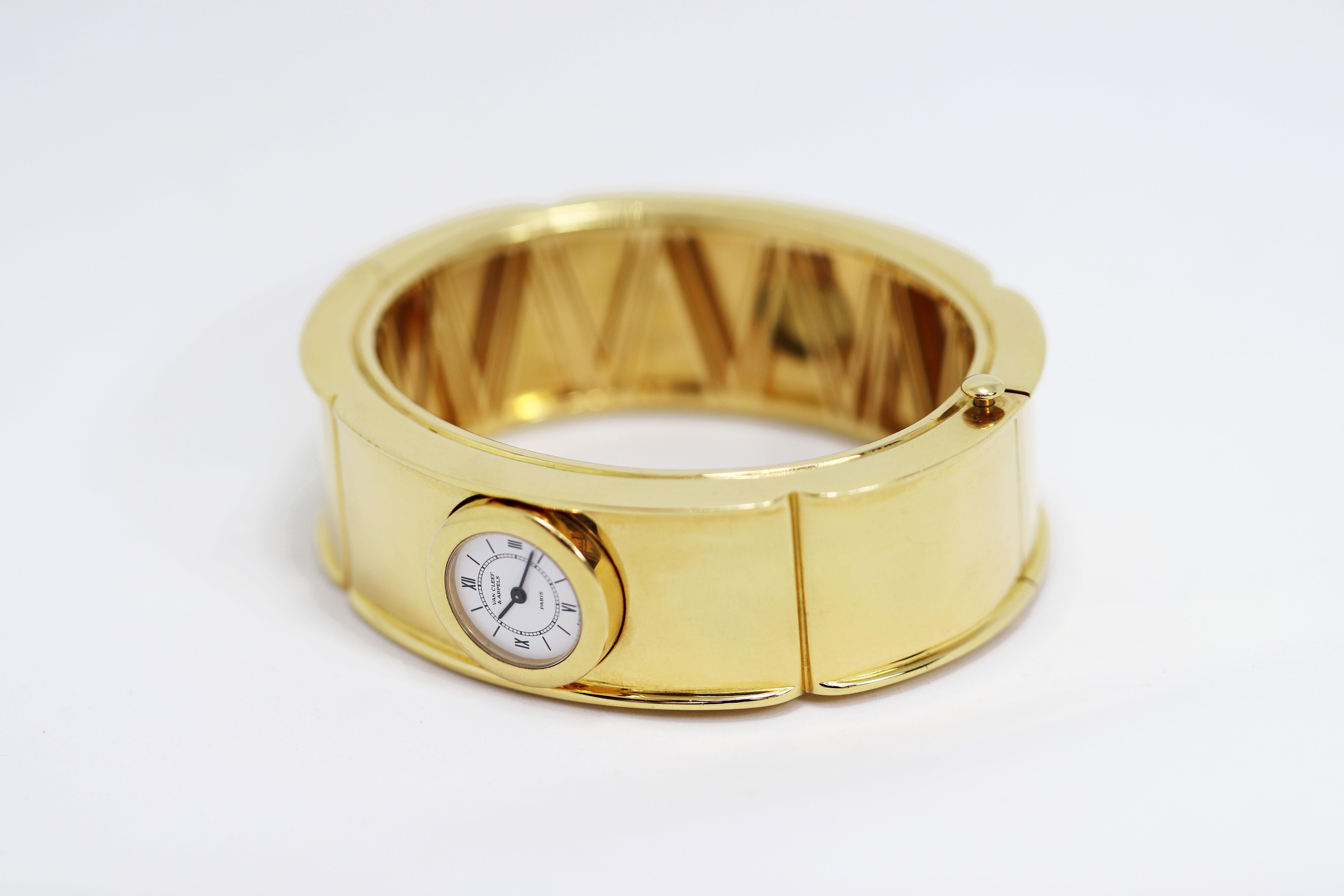 Beautiful solid gold Van Cleef & Arpels vintage bangle watch. This piece weighs an impressive 176.4 grams, measures 6.5