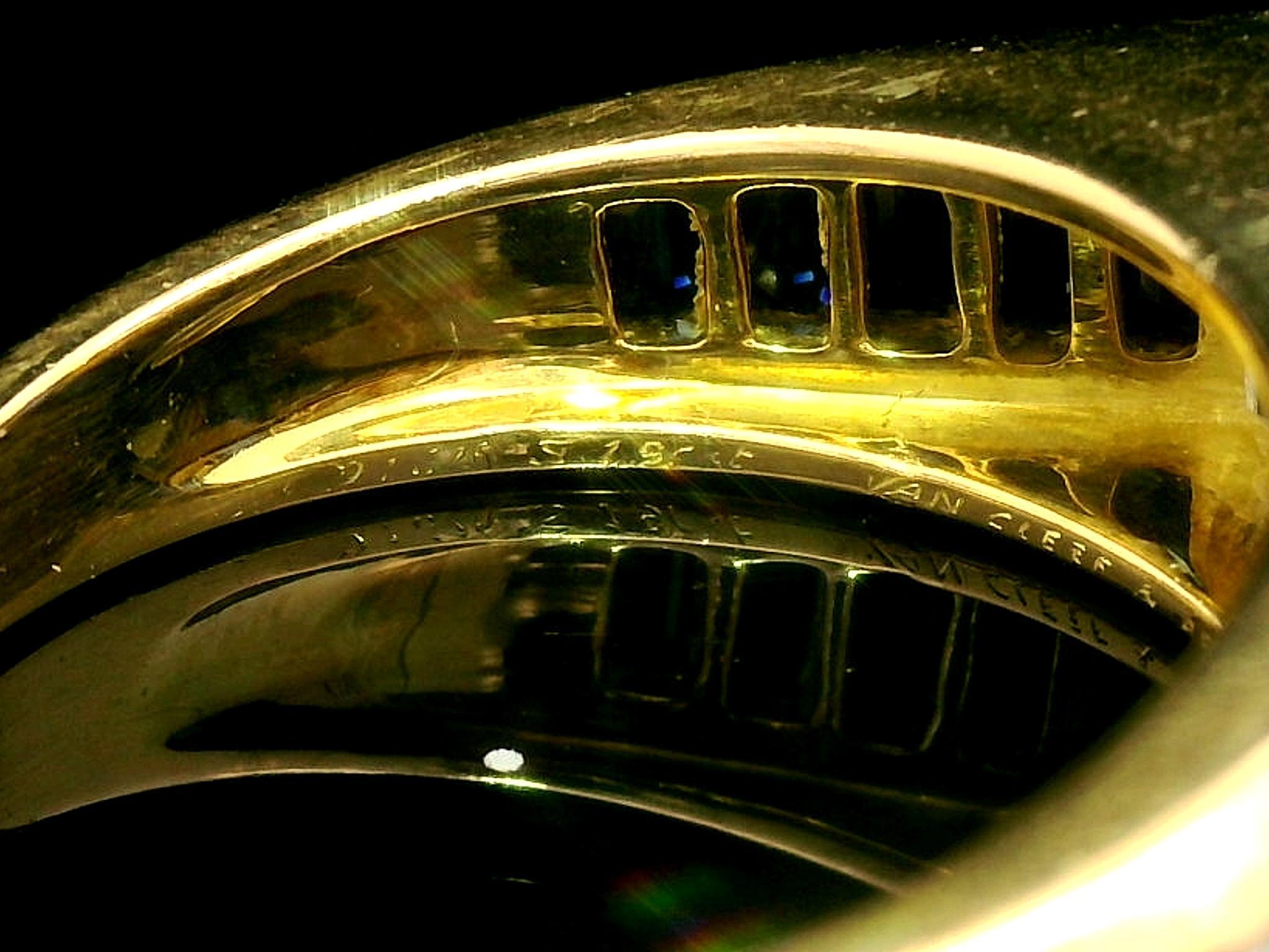 Van Cleef & Arpels 18k Gold 3.4 Karat Saphir-Diamant-Smaragdschliff-Ring im Zustand „Hervorragend“ im Angebot in Montclair, NJ