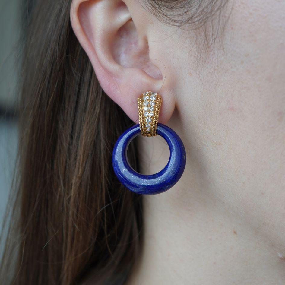 This interchangeable earring set by Van Cleef & Arpels is crafted in 18k yellow gold and features a versatile doorknocker design. The clip-on tops are pavé-set with brilliant-cut diamonds and are paired with four interchangeable gemstone hoop