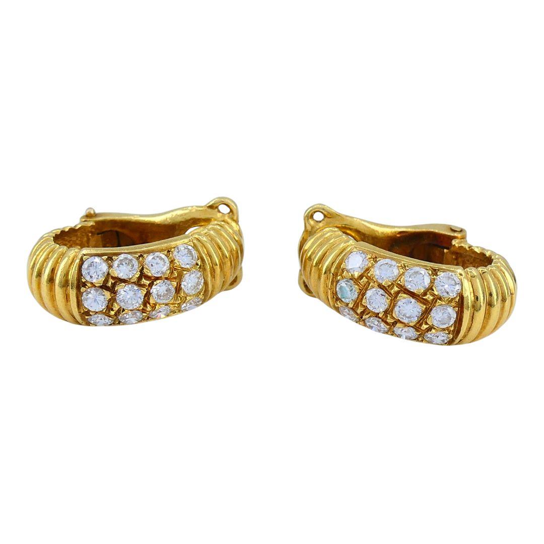 Vintage Van Cleef & Arpels 18k Gold Diamant Huggie Ohrringe im Angebot 5