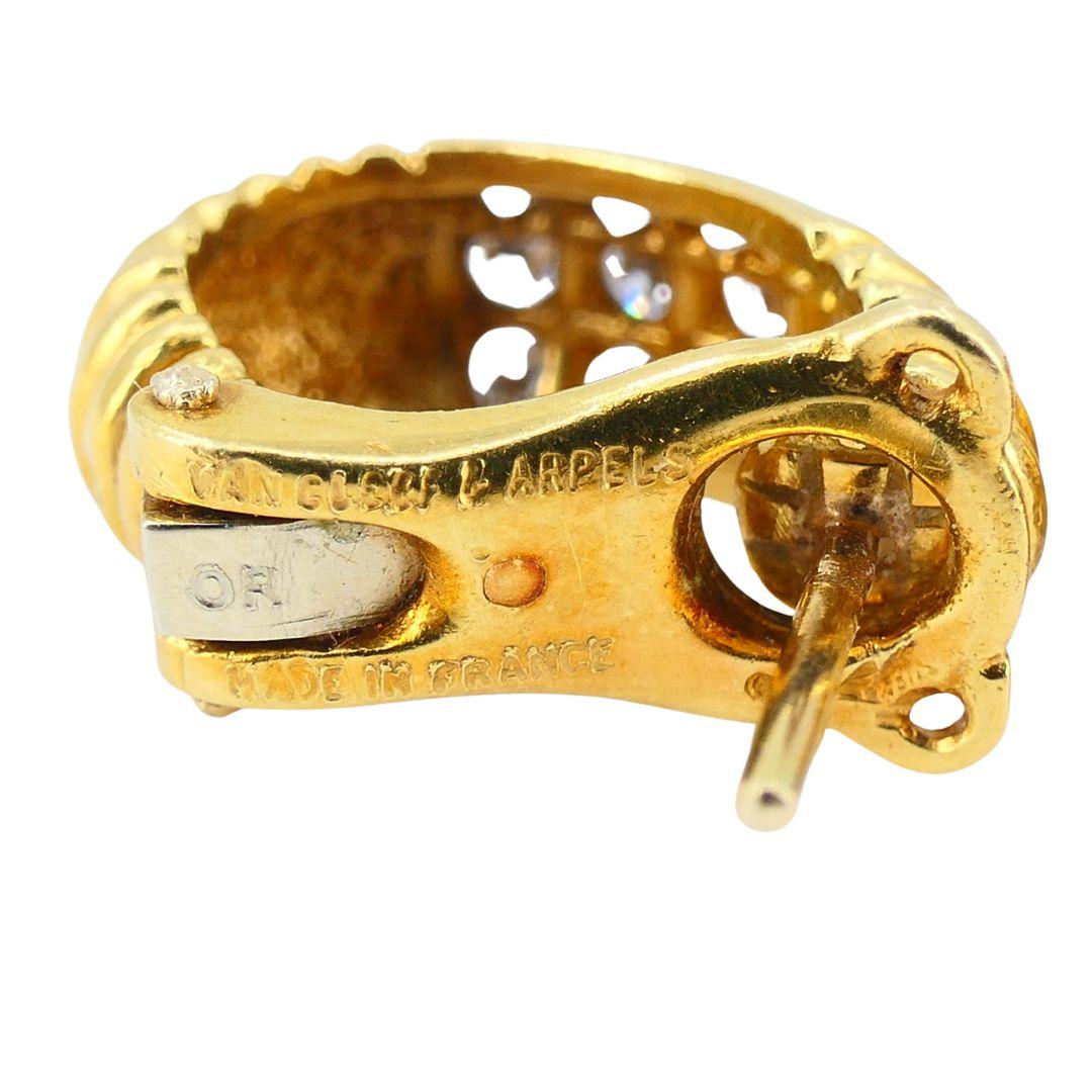 Vintage Van Cleef & Arpels 18k Gold Diamant Huggie Ohrringe im Angebot 7