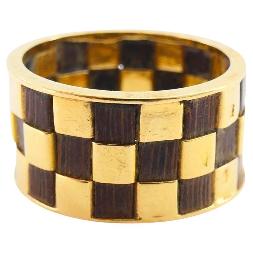 How can I tell if my Van Cleef is real?