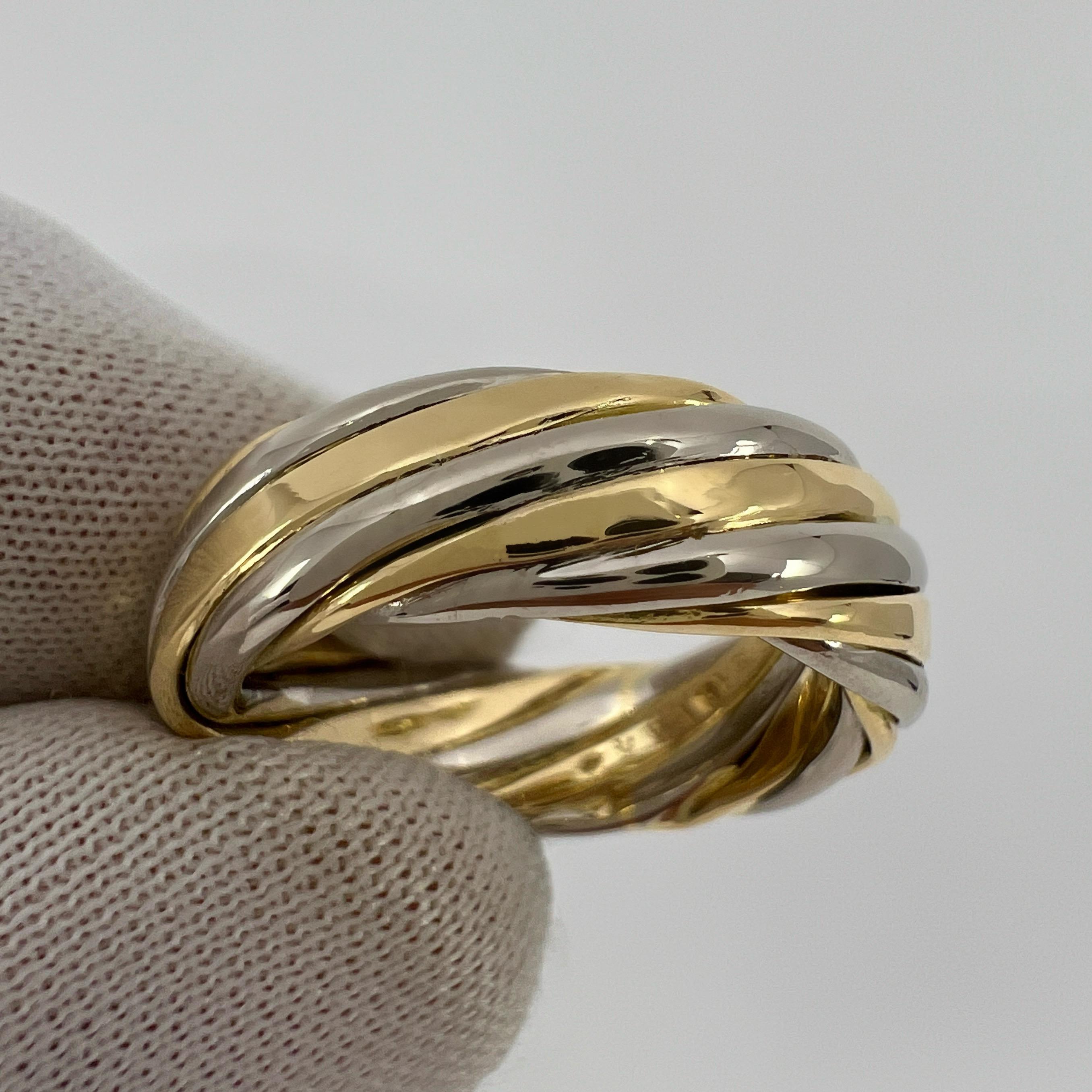Vintage Van Cleef & Arpels 18k Yellow & White Gold Band Ring.

Vintage VCA ring with an unique yellow and white multi-tone gold twist/swirl design. 6mm width.

The ring is engraved VCA, 750 with serial number.

Ring size UK L1/2 - US6 - EU 52. Some