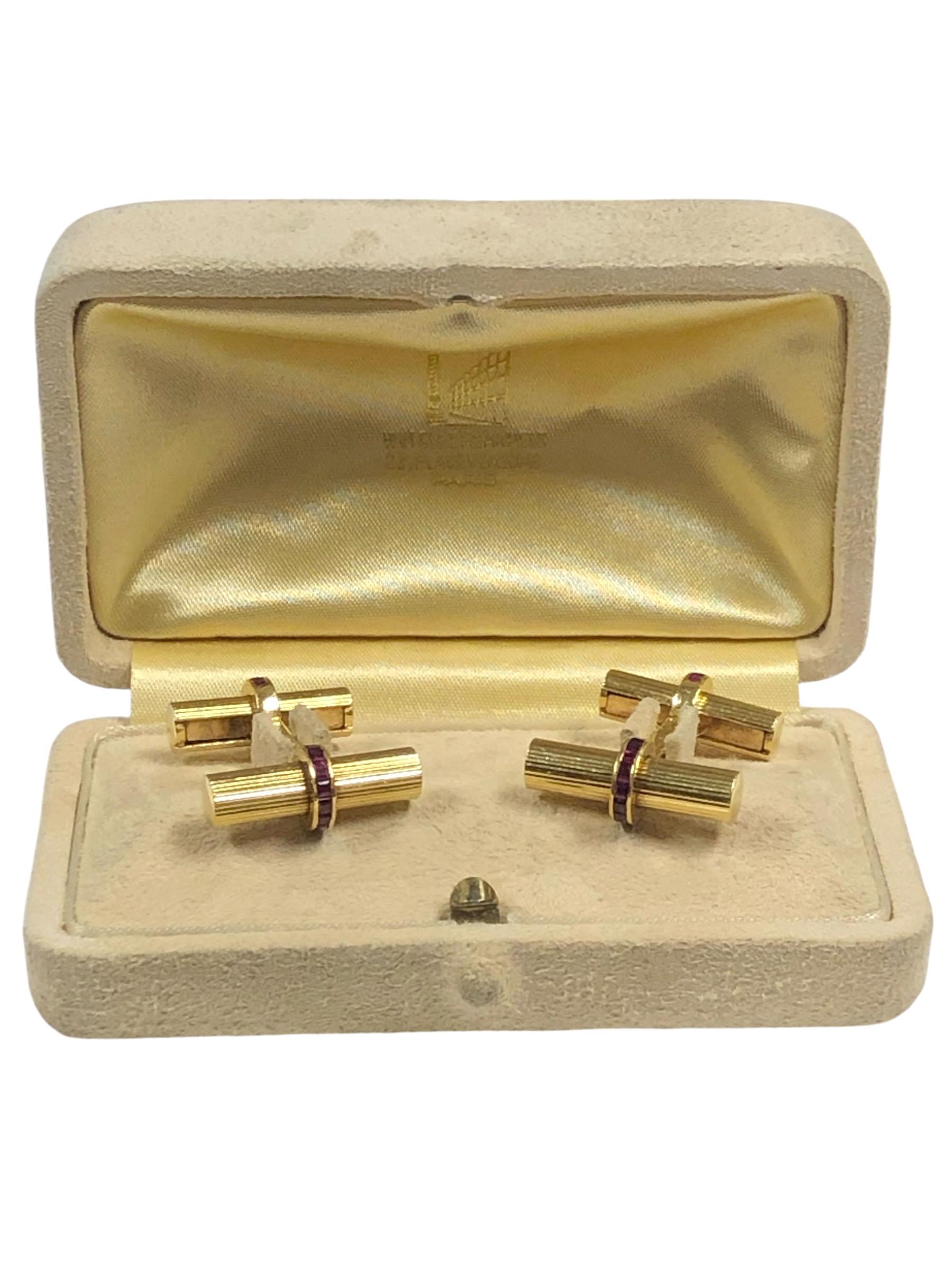 Women's or Men's Vintage Van Cleef & Arpels 18K Yellow Gold and Ruby set Cufflinks For Sale