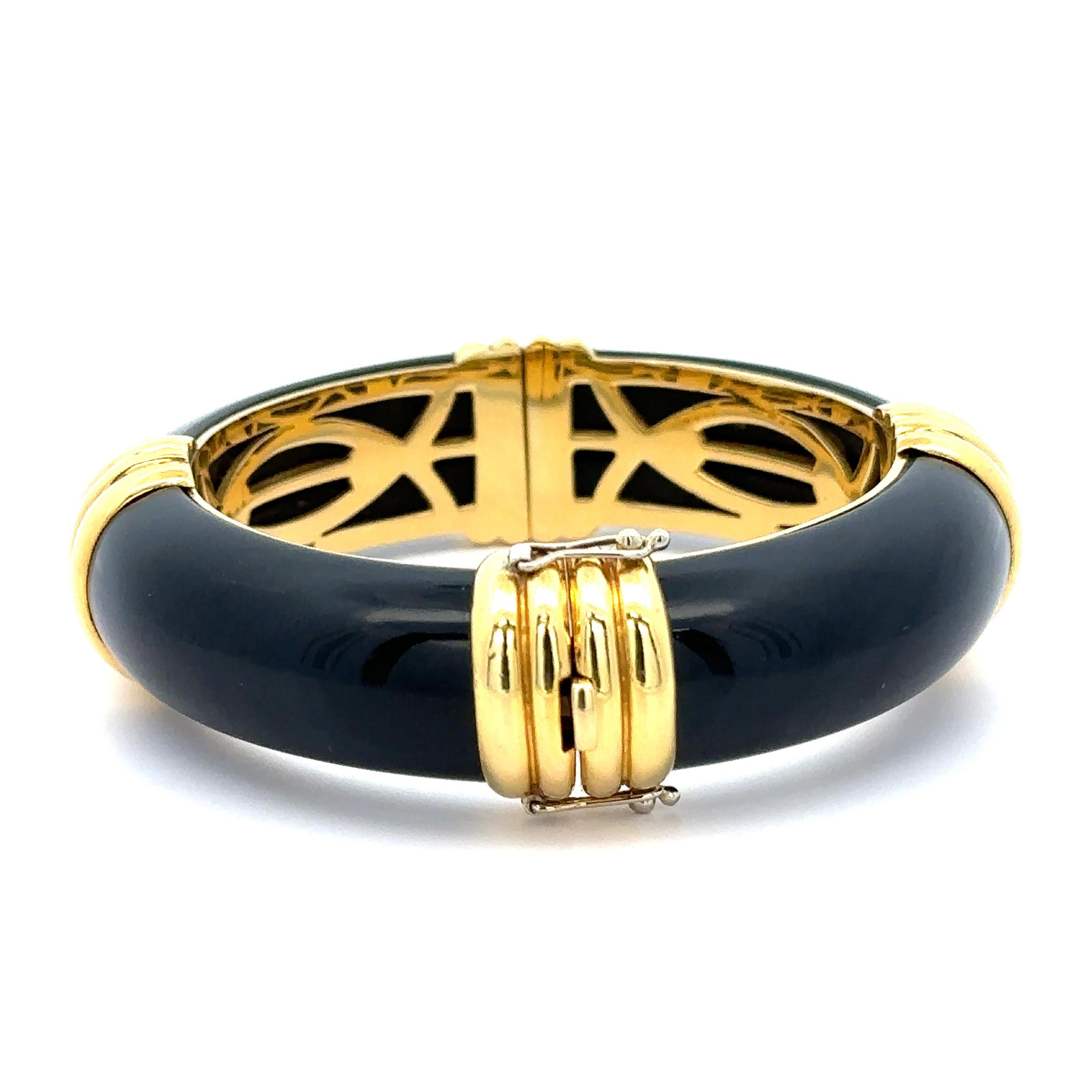 Van Cleef & Arpels Bracelet jonc à charnières vintage en or jaune 18 carats et pierres noires en vente 3