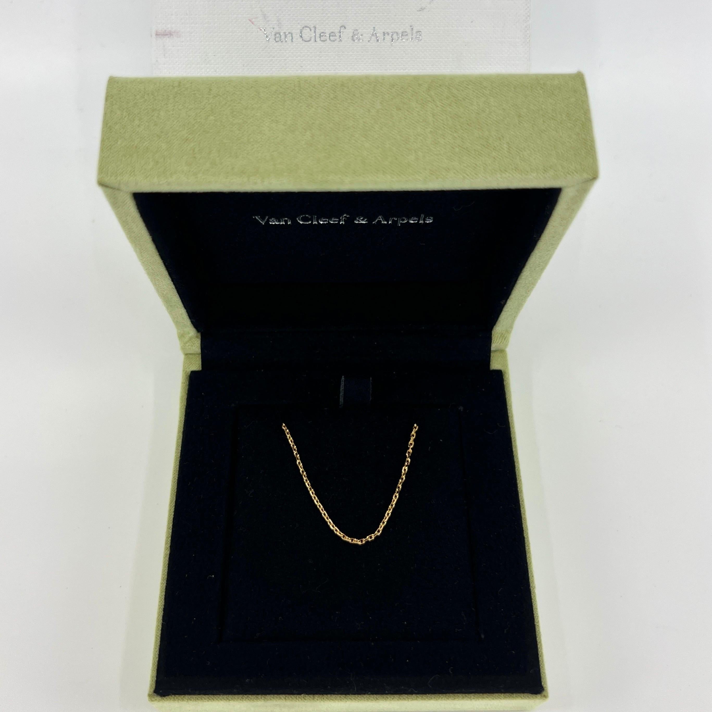 Vintage Van Cleef & Arpels 18k Gelbgold Kabel Halskette und Armband Kette.

Wunderschöne 16 Zoll/40 cm lange Kabelkette von Van Cleef & Arpels. 

Atemberaubende Stand-alone-Kette oder würde großartig aussehen mit einem Anhänger. Diese Kette hat zwei