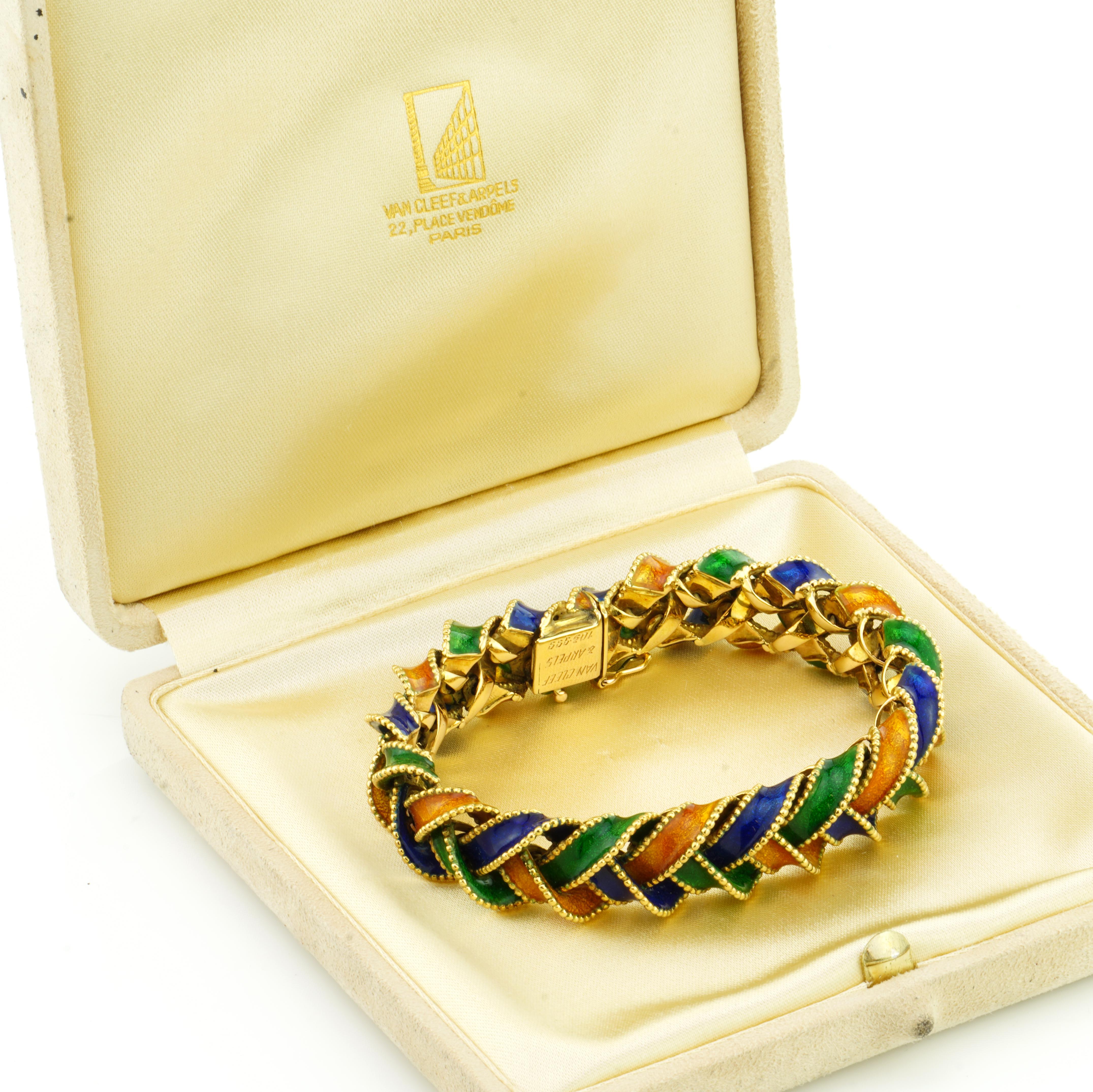 Vintage Van Cleef & Arpels 18kt. Yellow Gold, and Enamel Plait Design Bracelet In Good Condition In Braintree, GB