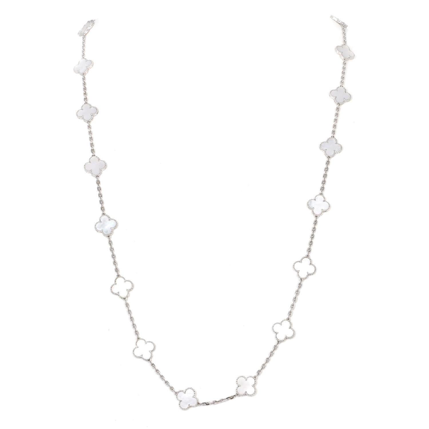 Vintage Van Cleef & Arpels  Alhambra 20 Collier Motif - Or blanc Nacre Excellent état - En vente à Miami, FL