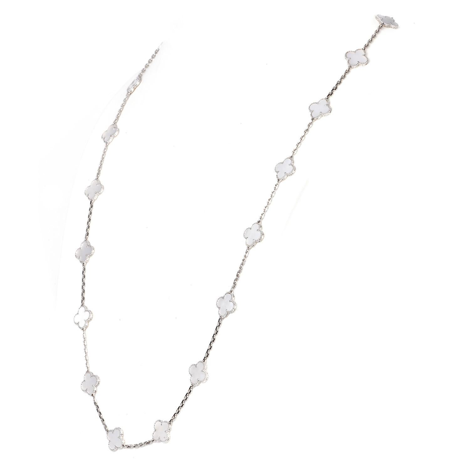 Vintage Van Cleef & Arpels  Alhambra 20 Collier Motif - Or blanc Nacre Pour femmes en vente